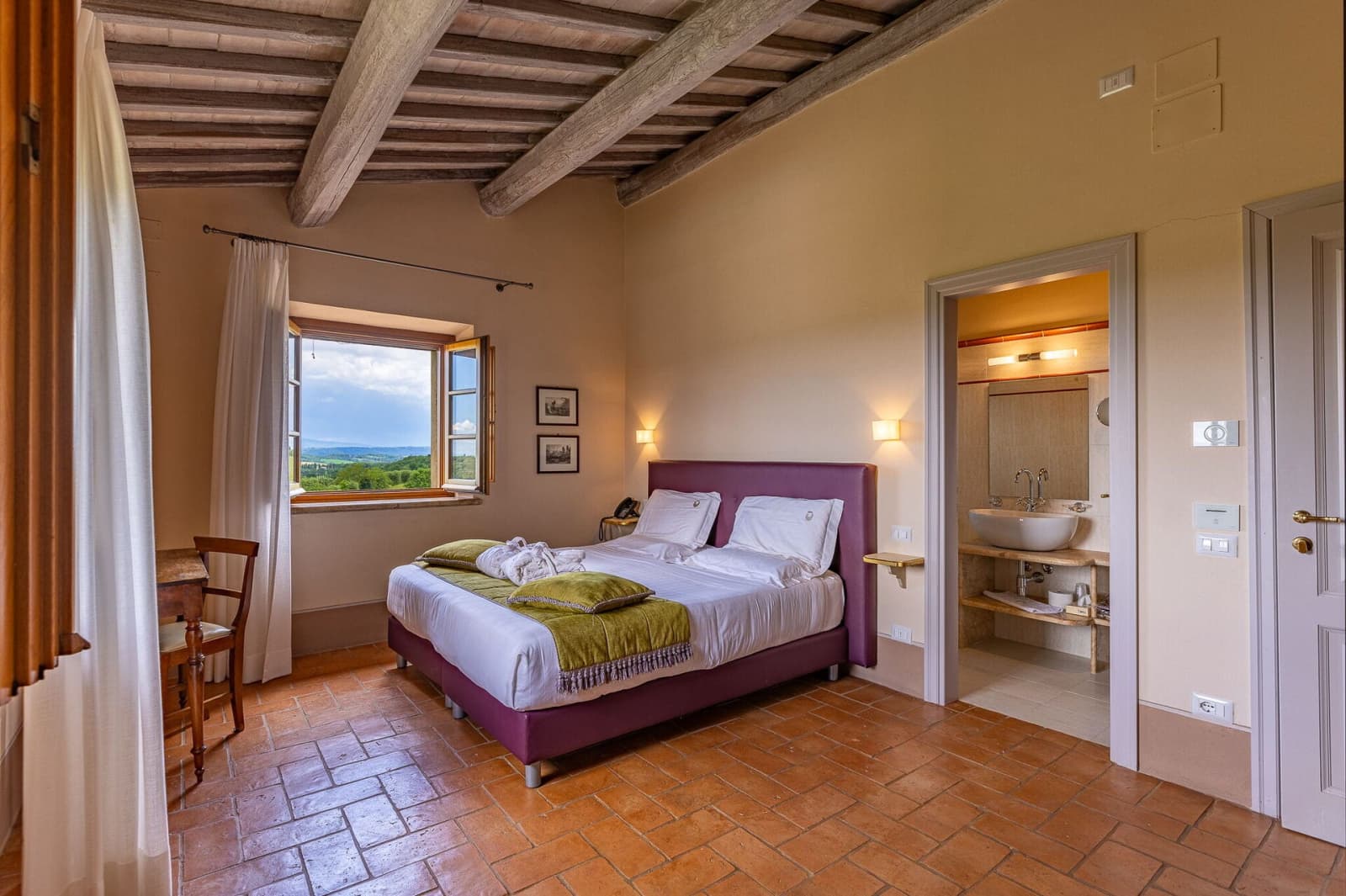 Tenuta La Barricaia — a double bedroom with its shower room beyond