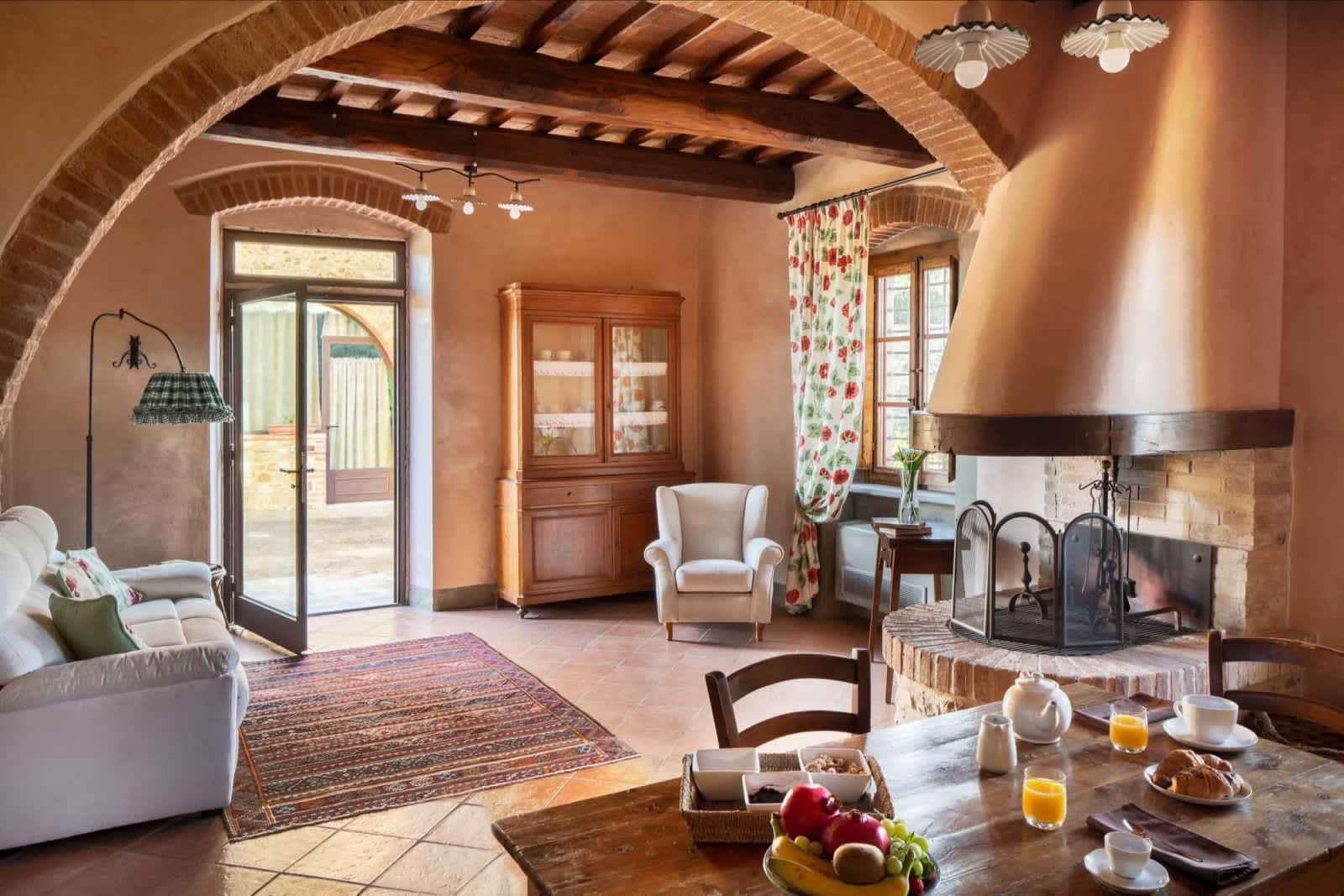 Solare del Chianti — the hall with its Tuscan fireplace