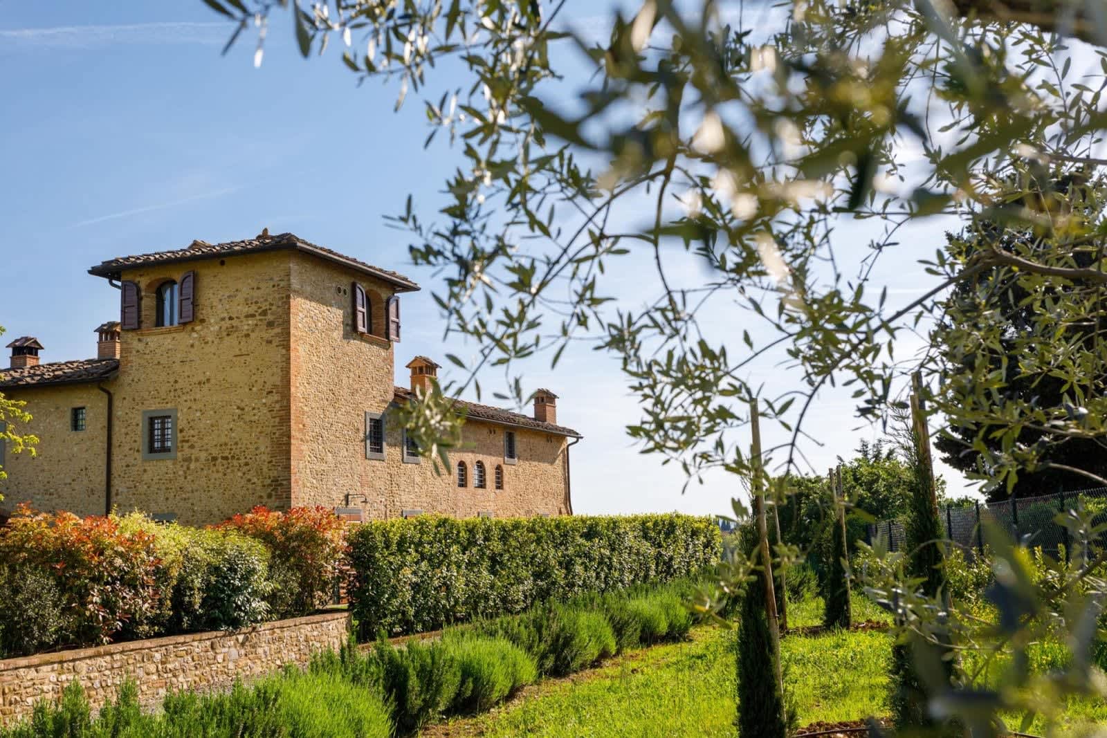 Podere Pianoro — the villa among olive trees