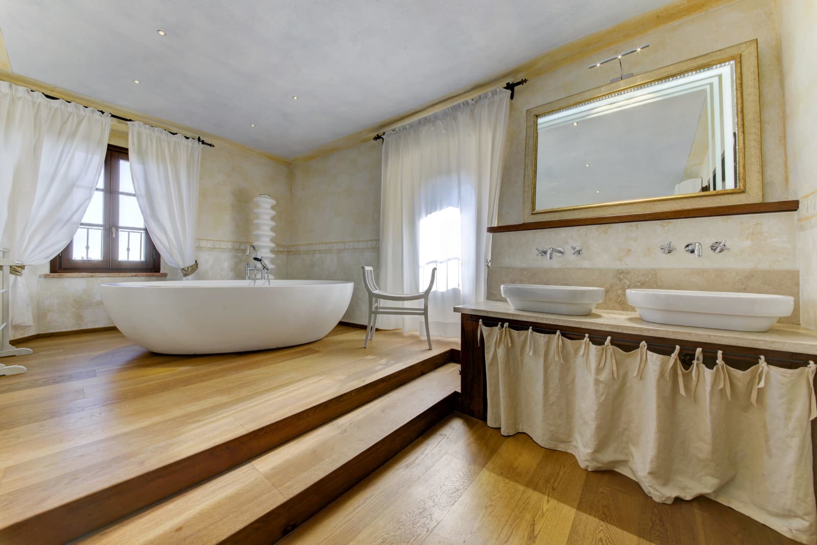 Villa Elle in Siena, Tuscany, photograph 24 of 65