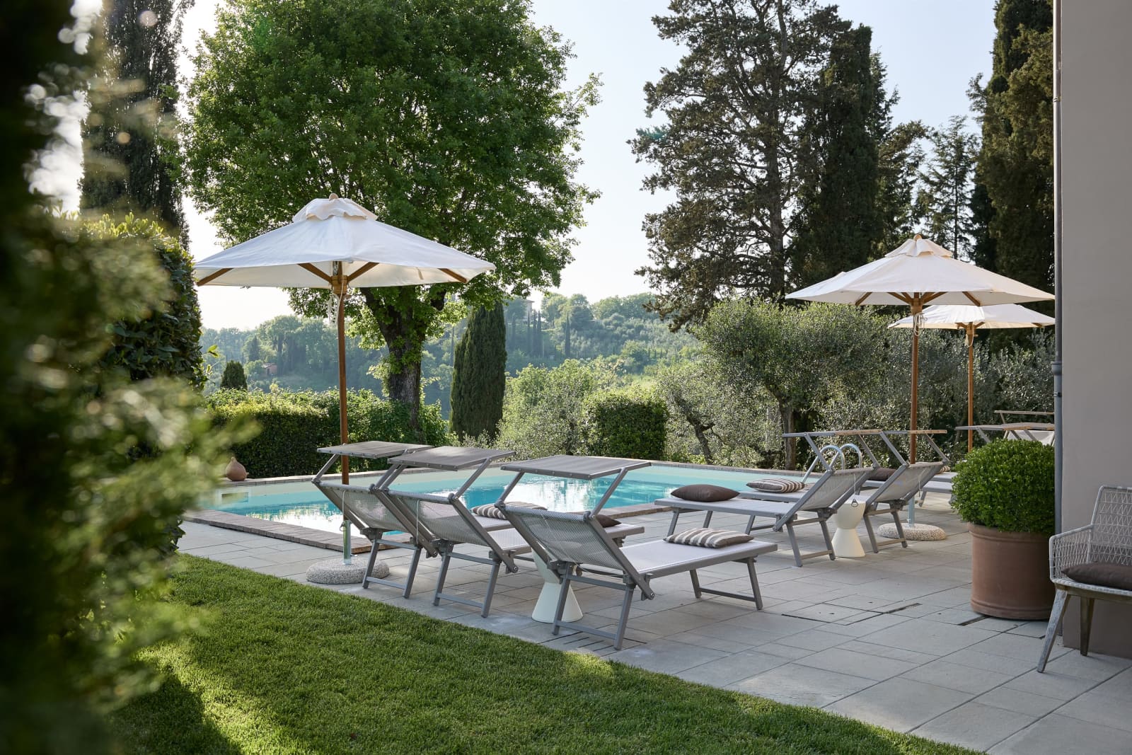 Villa Il Colto — the pool and loungers