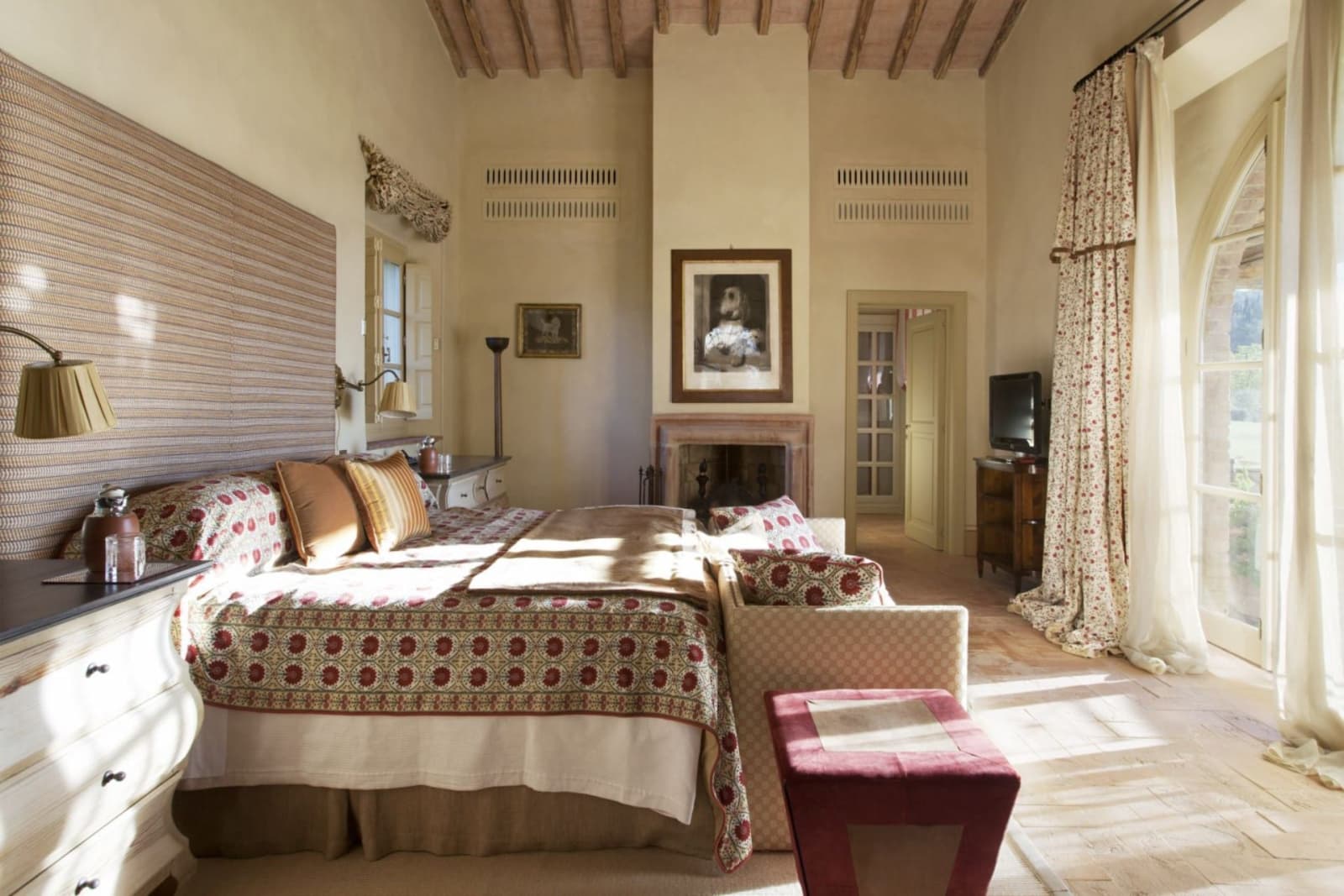 Villa Gauggiole in Castiglion del Bosco, Tuscany, photograph 20 of 24