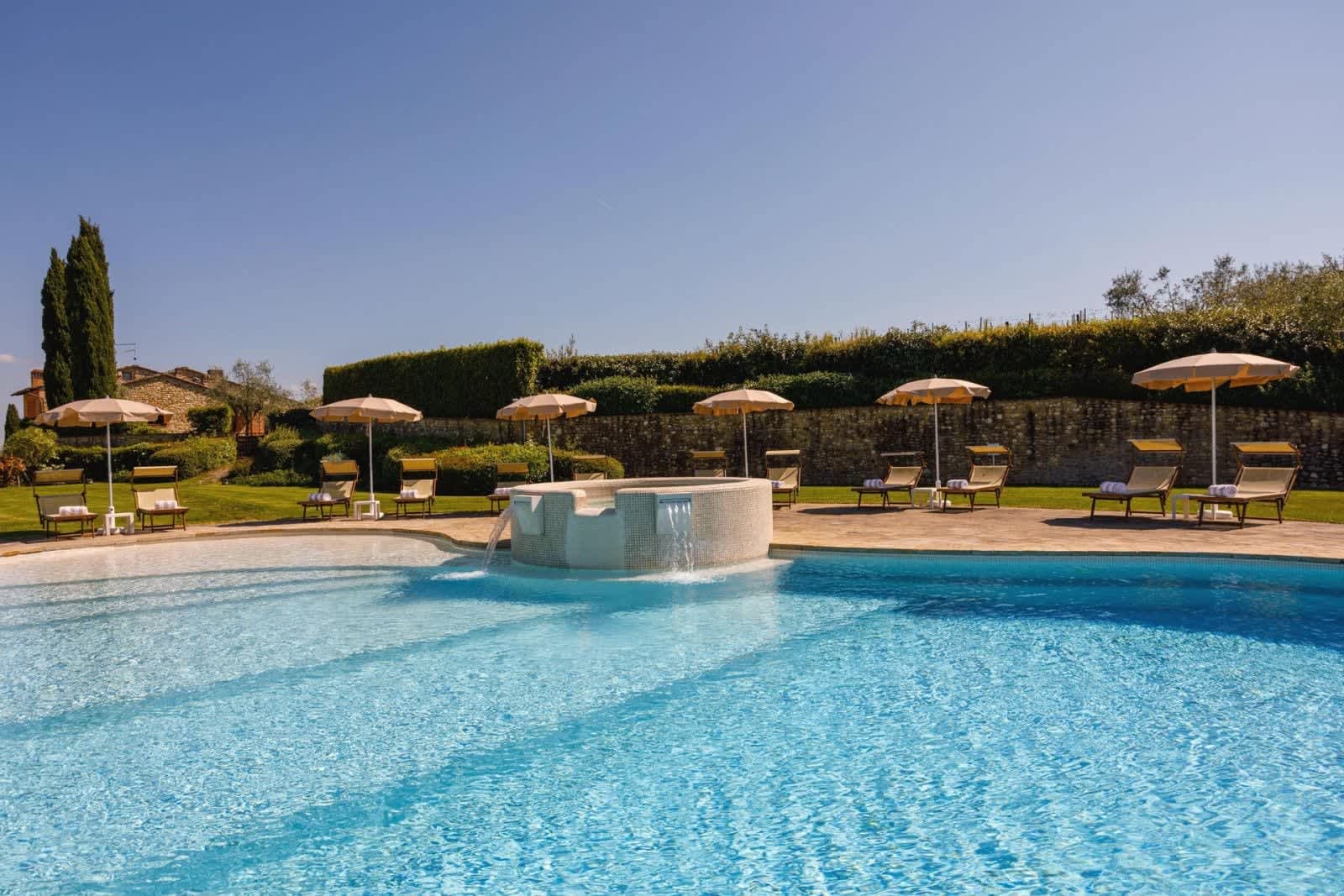 Solare del Chianti — the pool and loungers