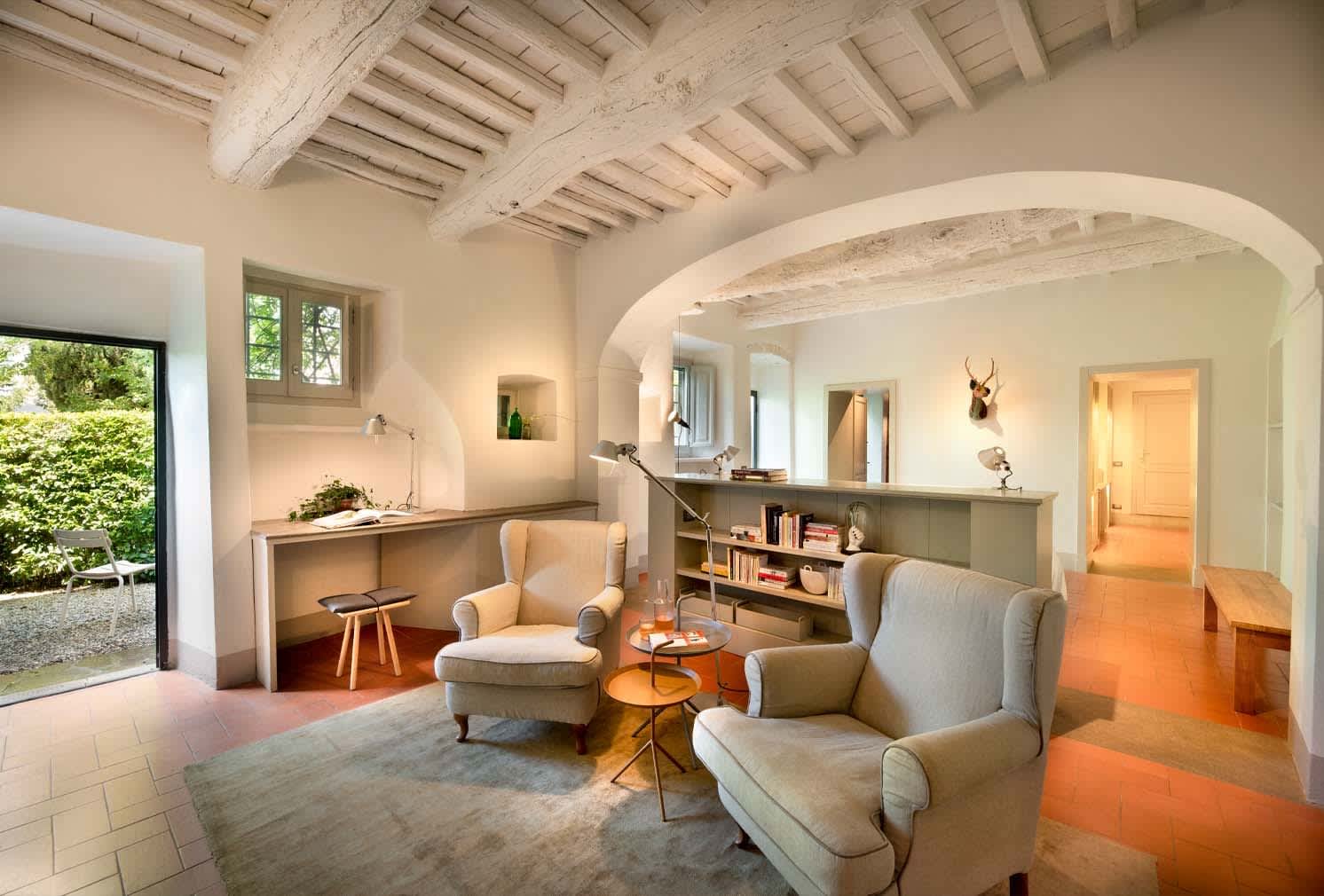 Casale Gherardi — a lounge area with reading nook