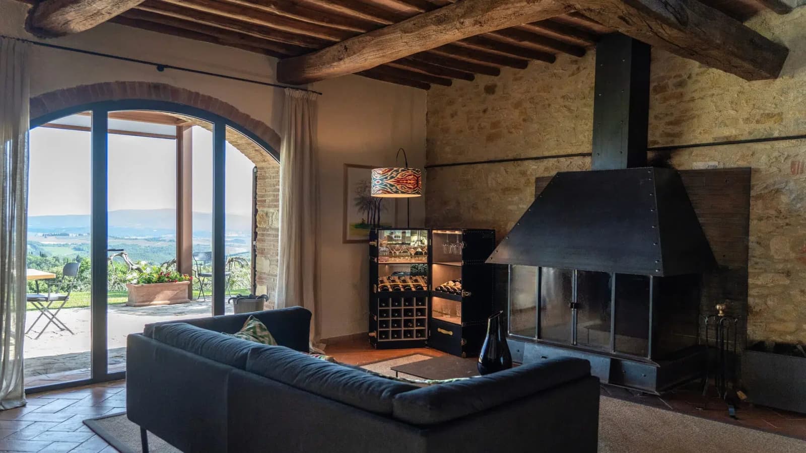 Villa Il Cellese — the living room with its fireplace