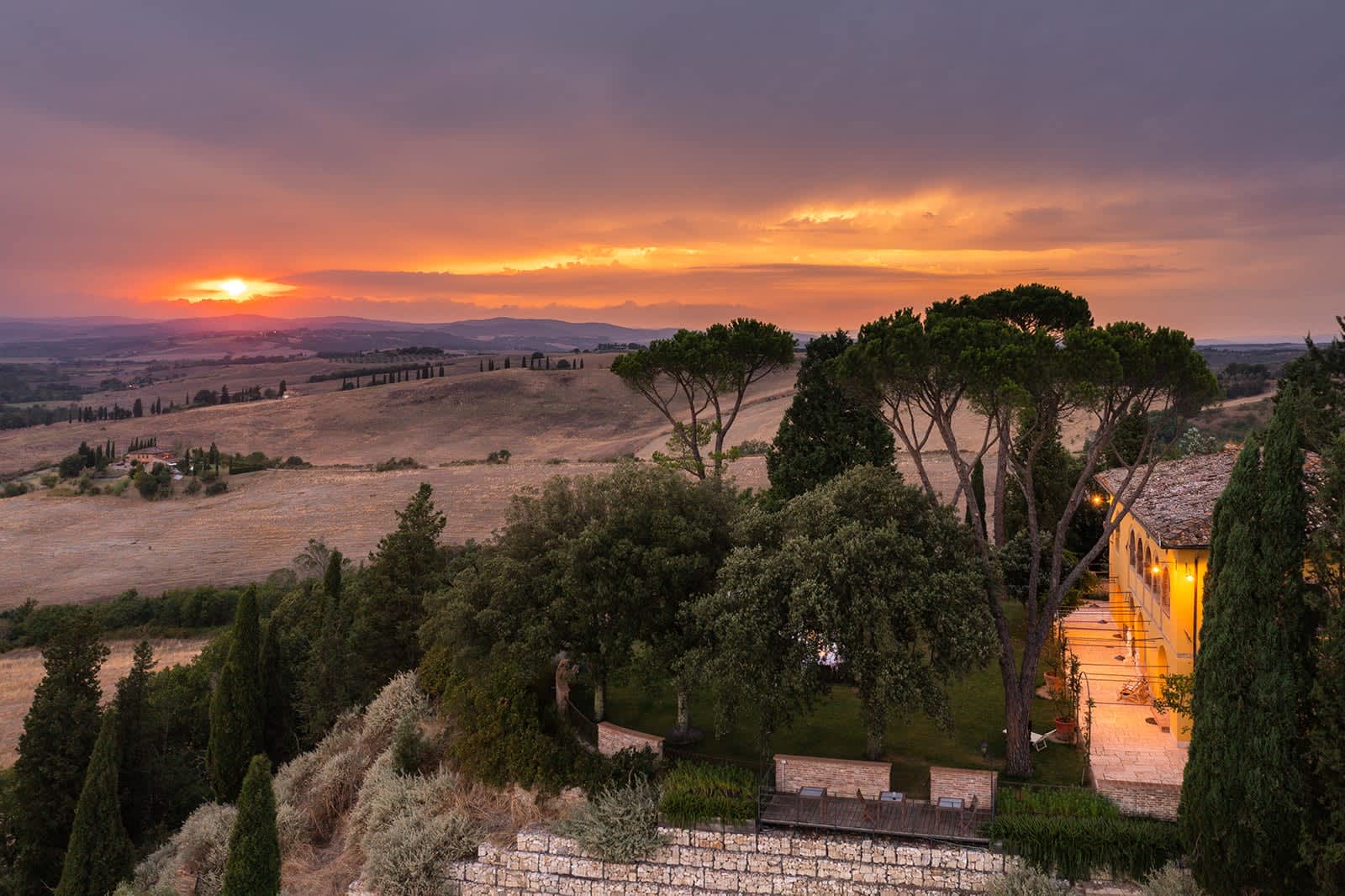 Villa Poggio d'Oro — the sun setting over the hills