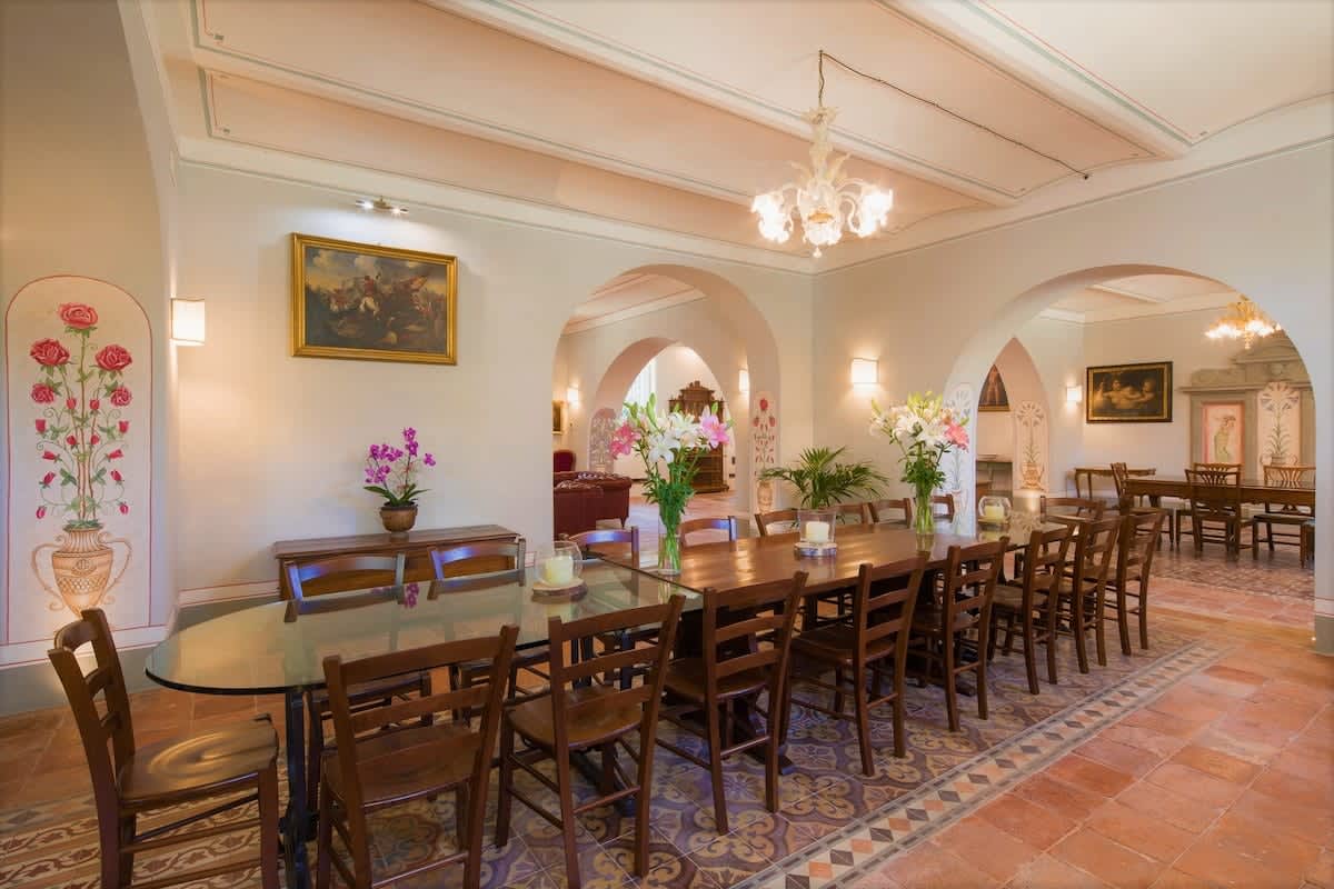 Villa della Cappella — the long dining table, wide view