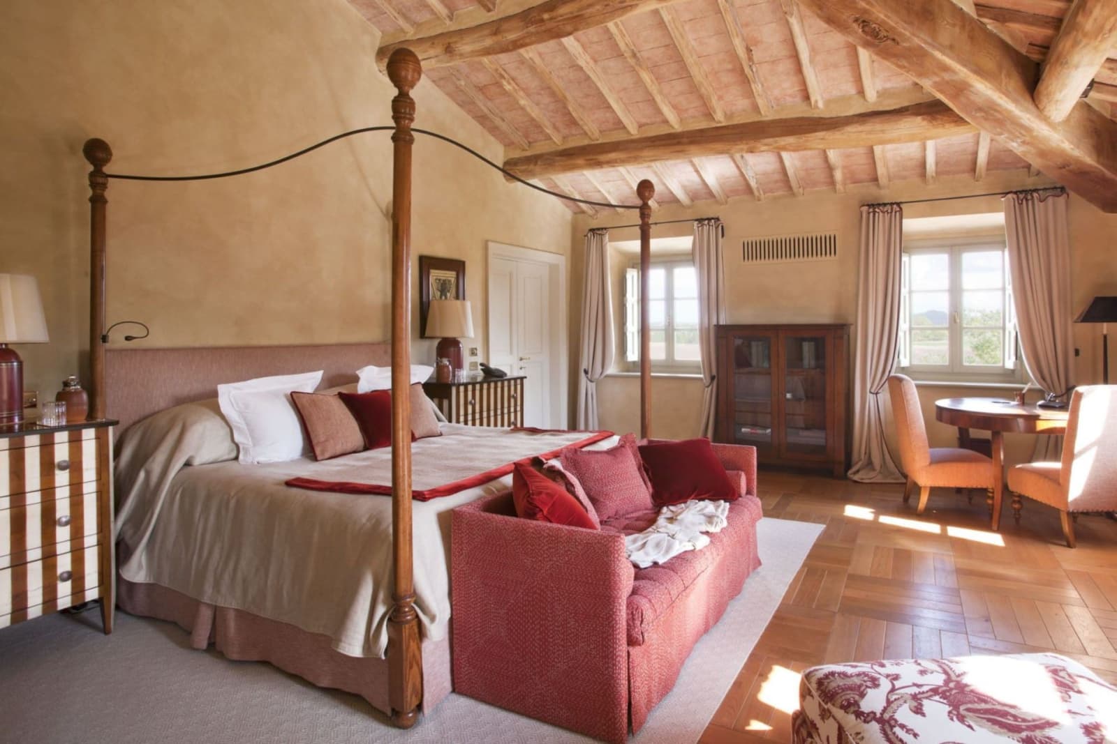 Villa Stabbi in Castiglion del Bosco, Tuscany, photograph 18 of 20
