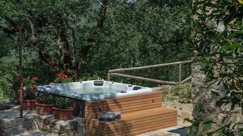 Borgo delle Vigne — the private hot tub, set into the trees