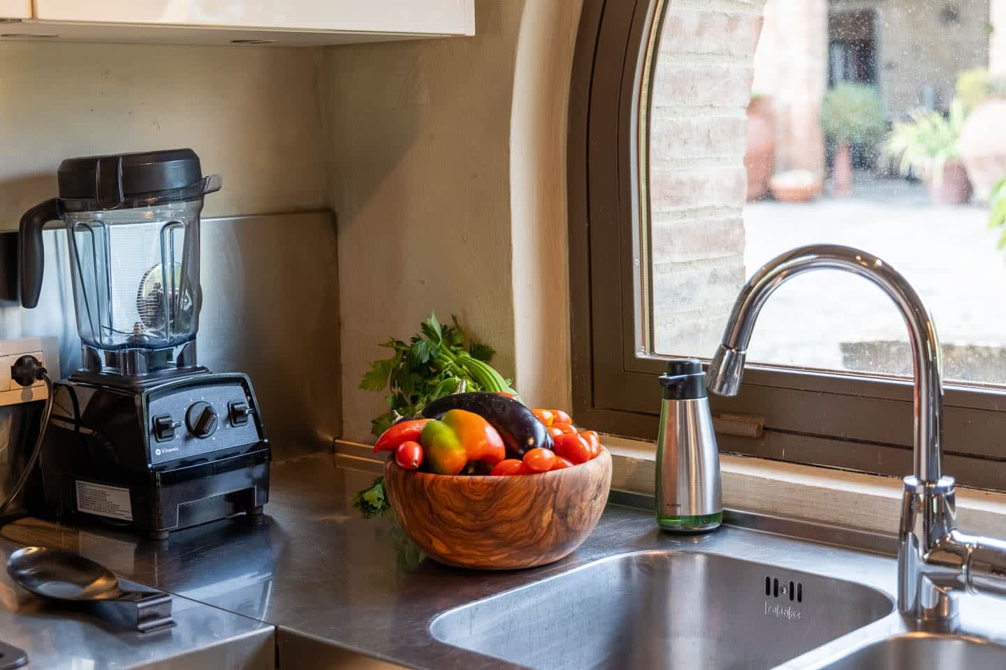 Casale Olivaio — fruit on the kitchen counter