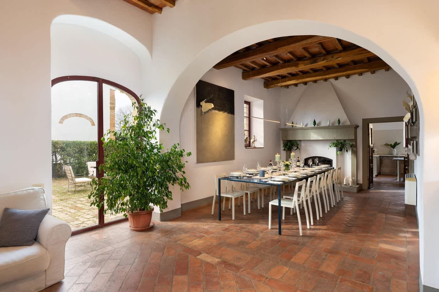 Villa Castellaro — the dining hall beneath its arch