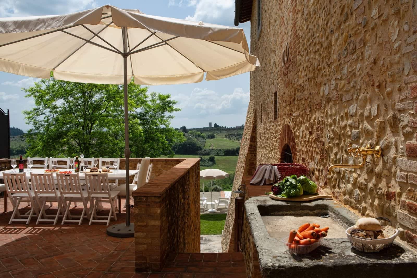 Podere Pianoro — the terrace over the countryside