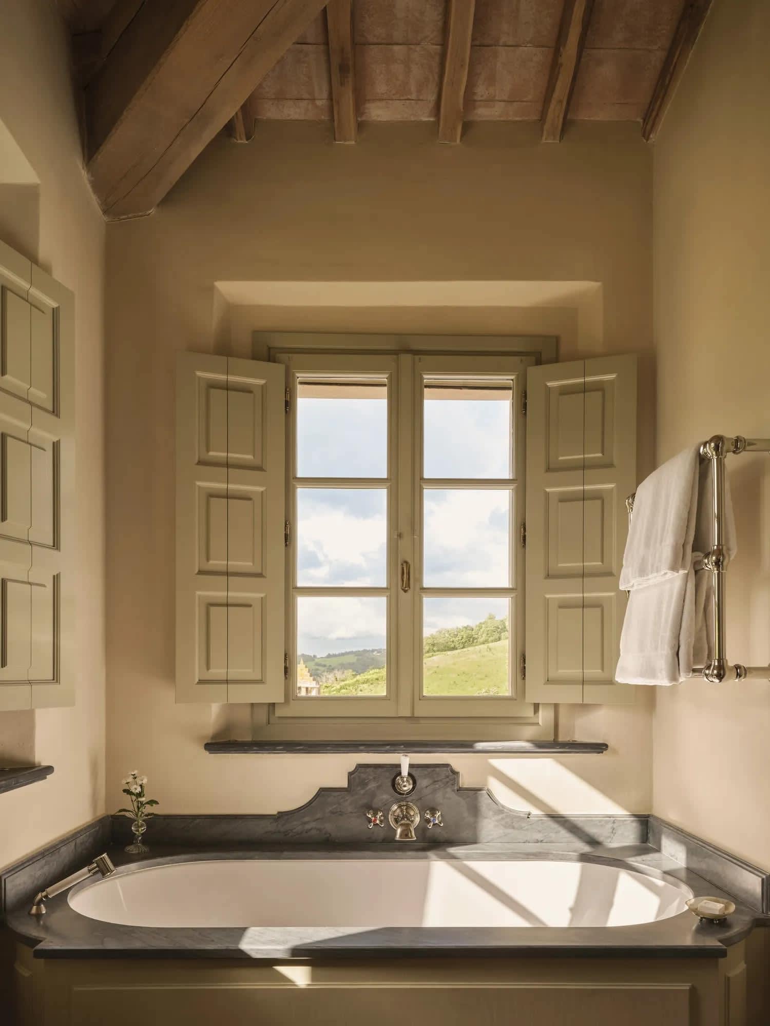Villa Casa del Fiume in Castiglion del Bosco, Tuscany, photograph 6 of 22