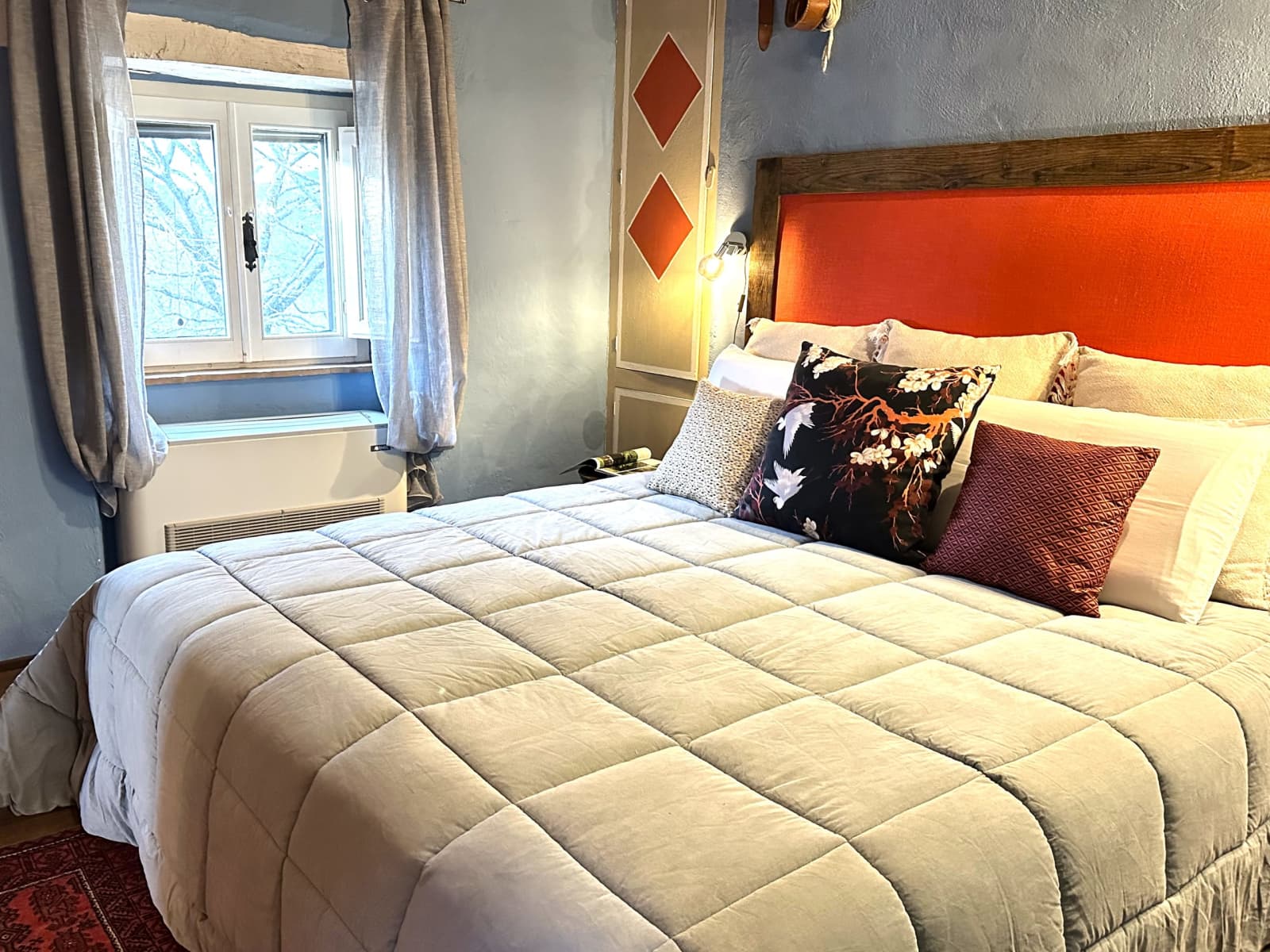 Villa Vetrichina — a double bedroom