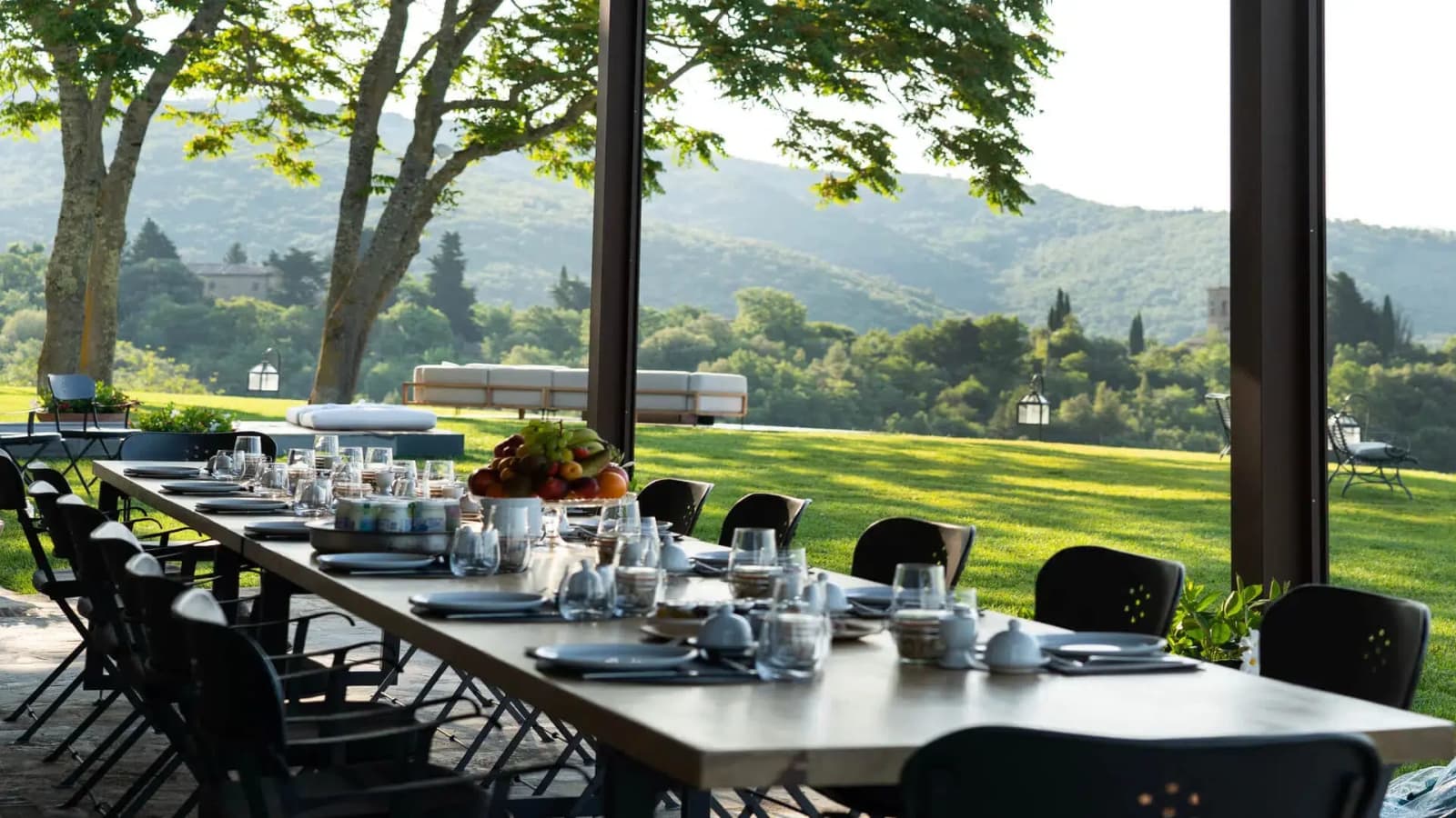 Villa Il Cellese — the long table on the terrace