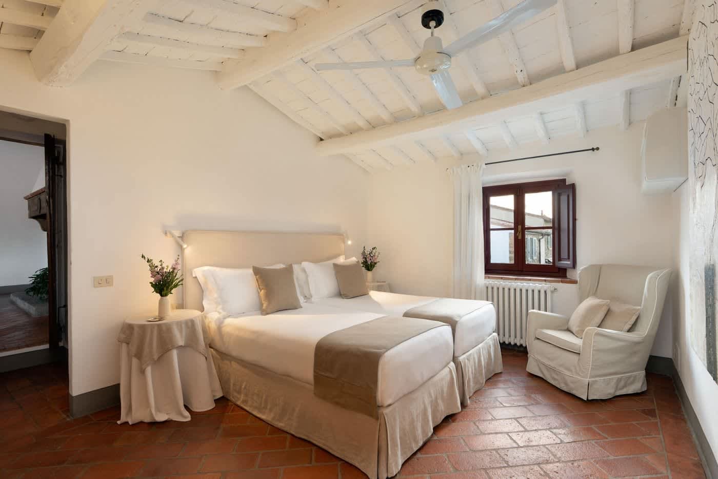 Villa Castellaro — a twin bedroom under the beams
