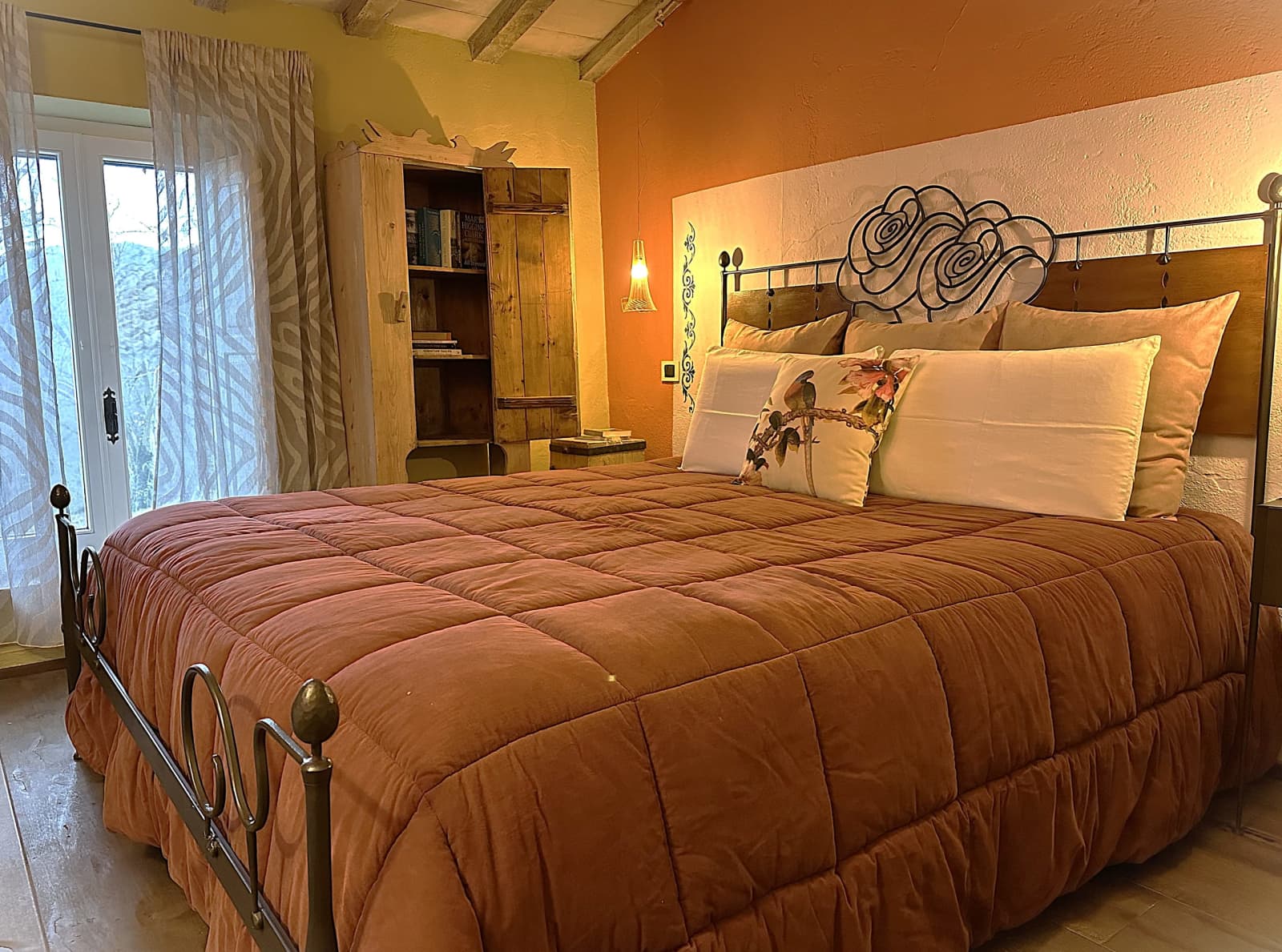 Villa Vetrichina — a ground-floor double bedroom