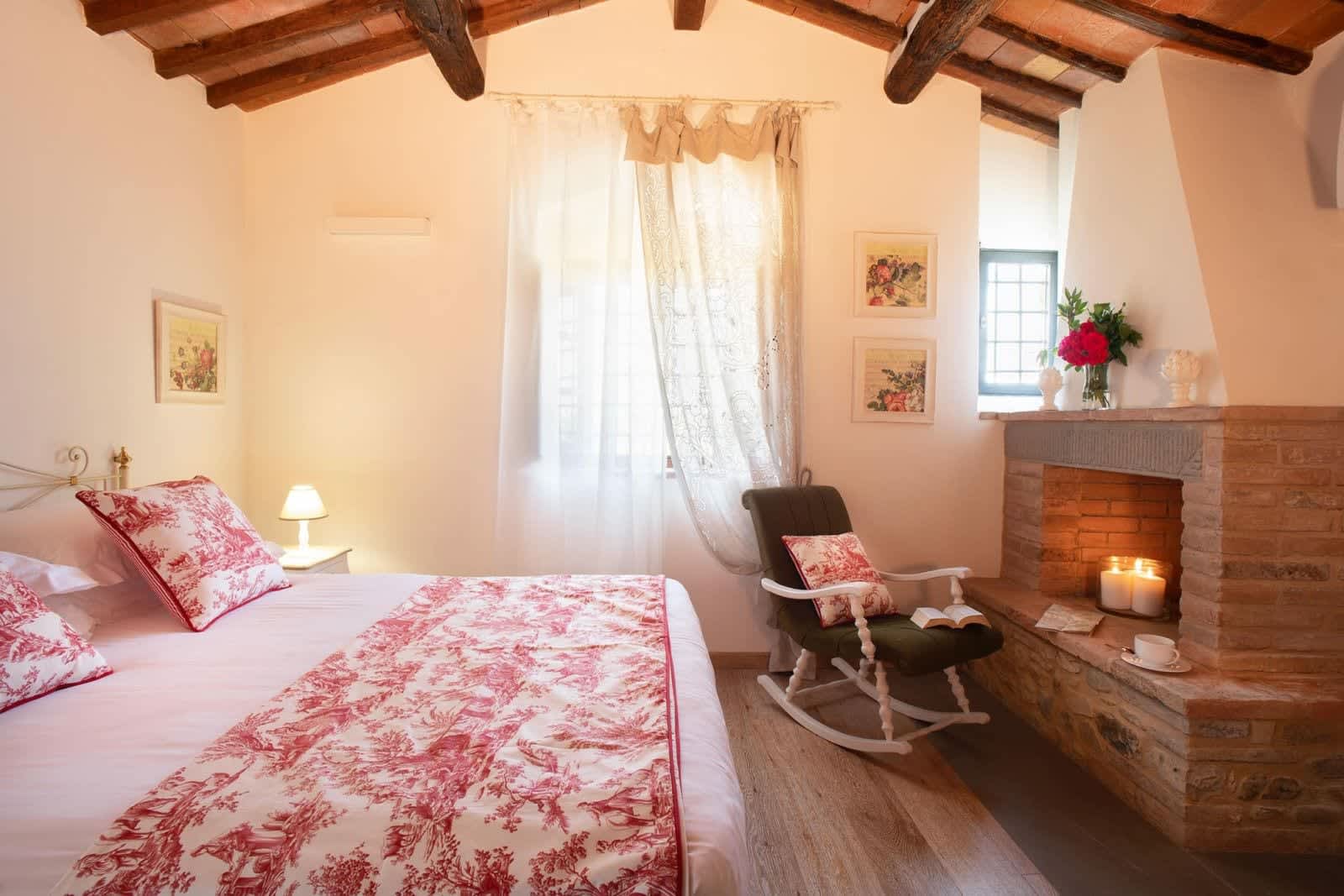 Podere Pianoro — the Rosa bedroom's window
