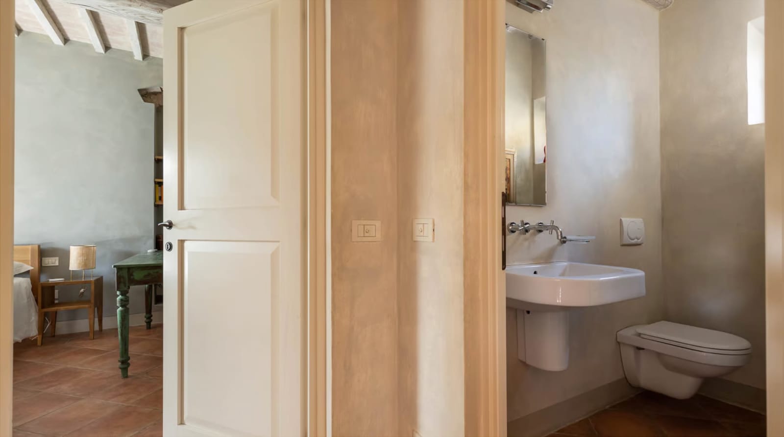 Casale Olivaio — a doorway between the rooms