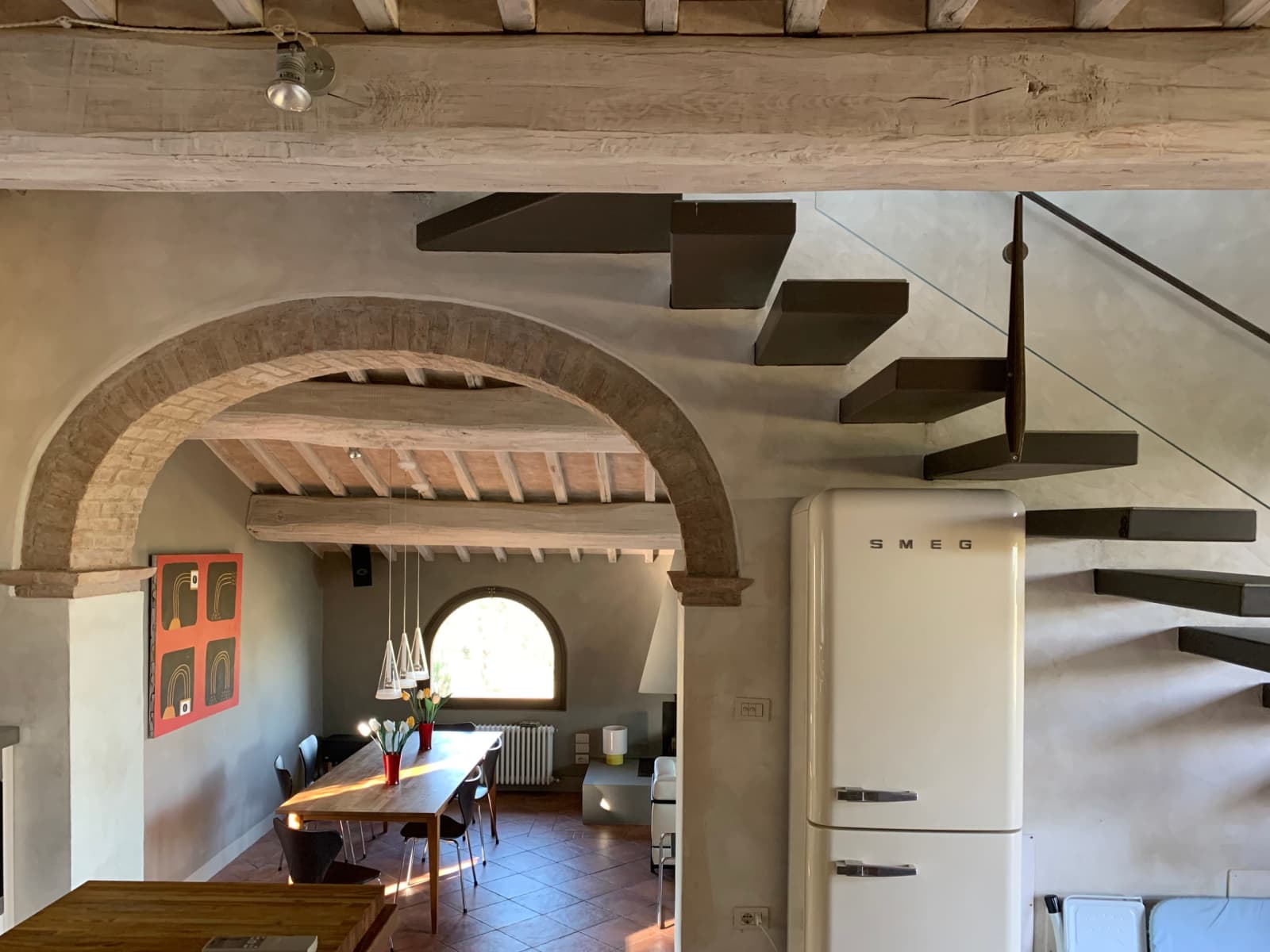Casale Olivaio — the living-dining room through its arch