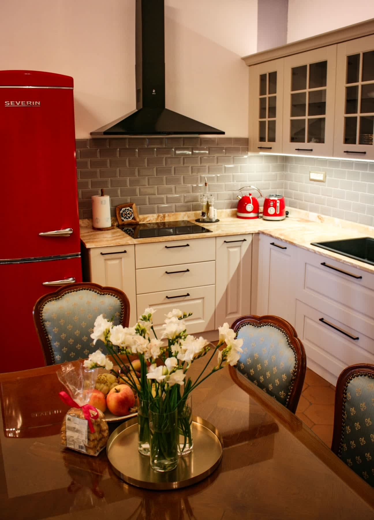 Villa Poggio d'Oro — a suite kitchen and its dining table