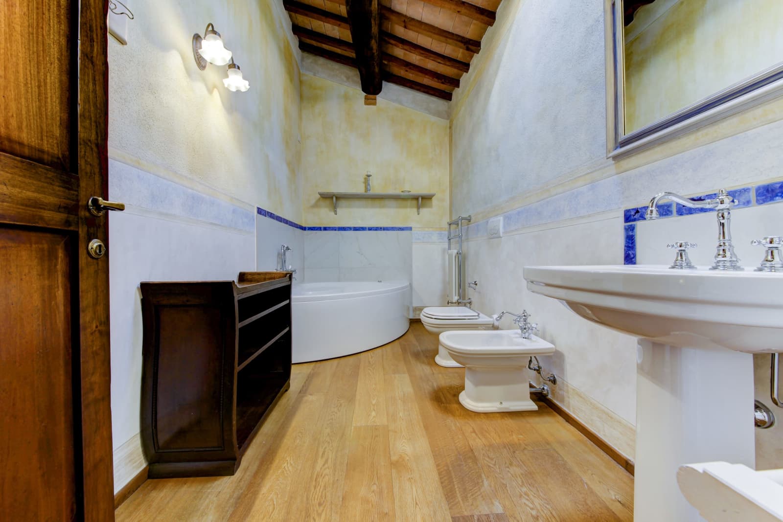 Villa Elle in Siena, Tuscany, photograph 33 of 65