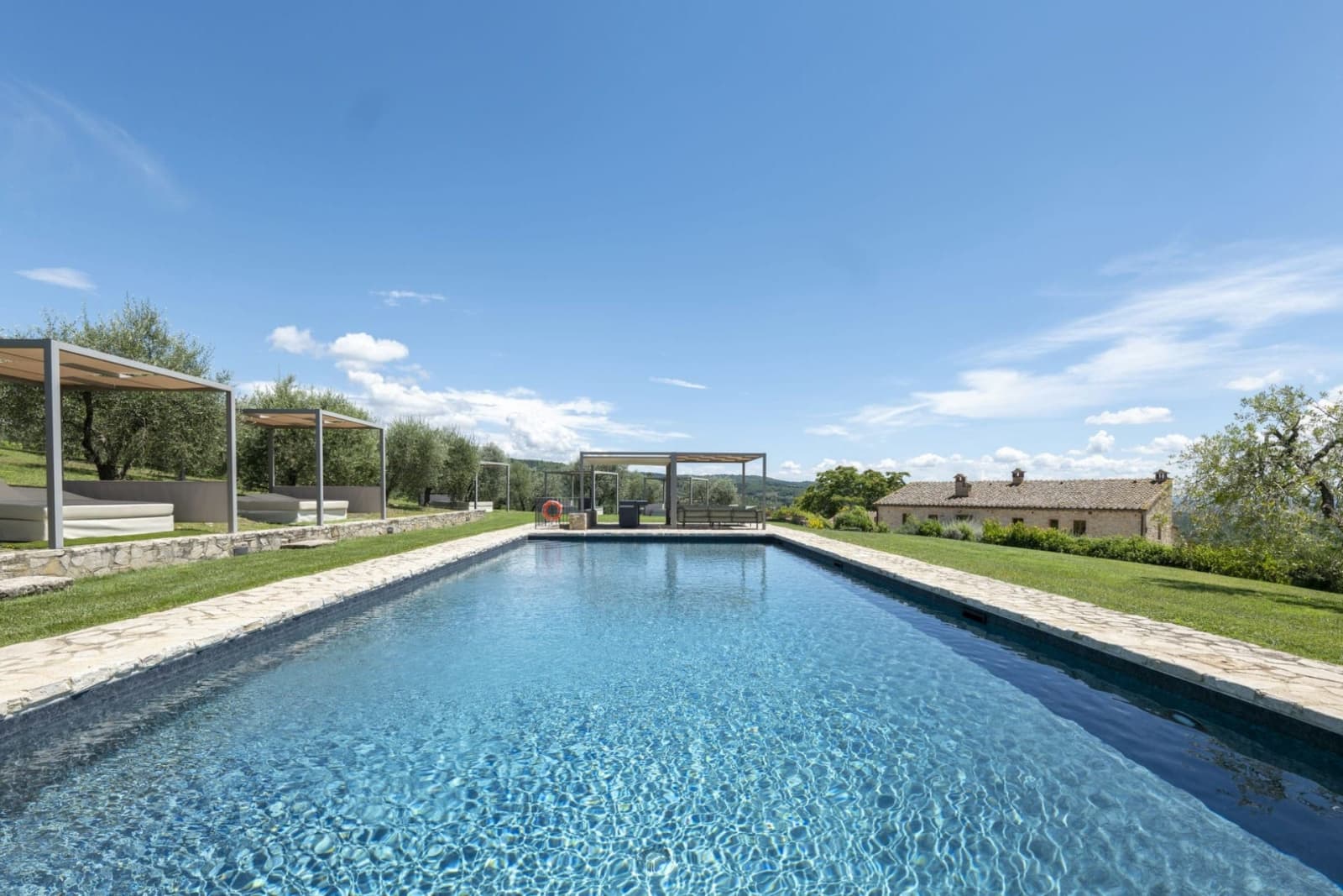 Villa Il Cellese — the long outdoor pool