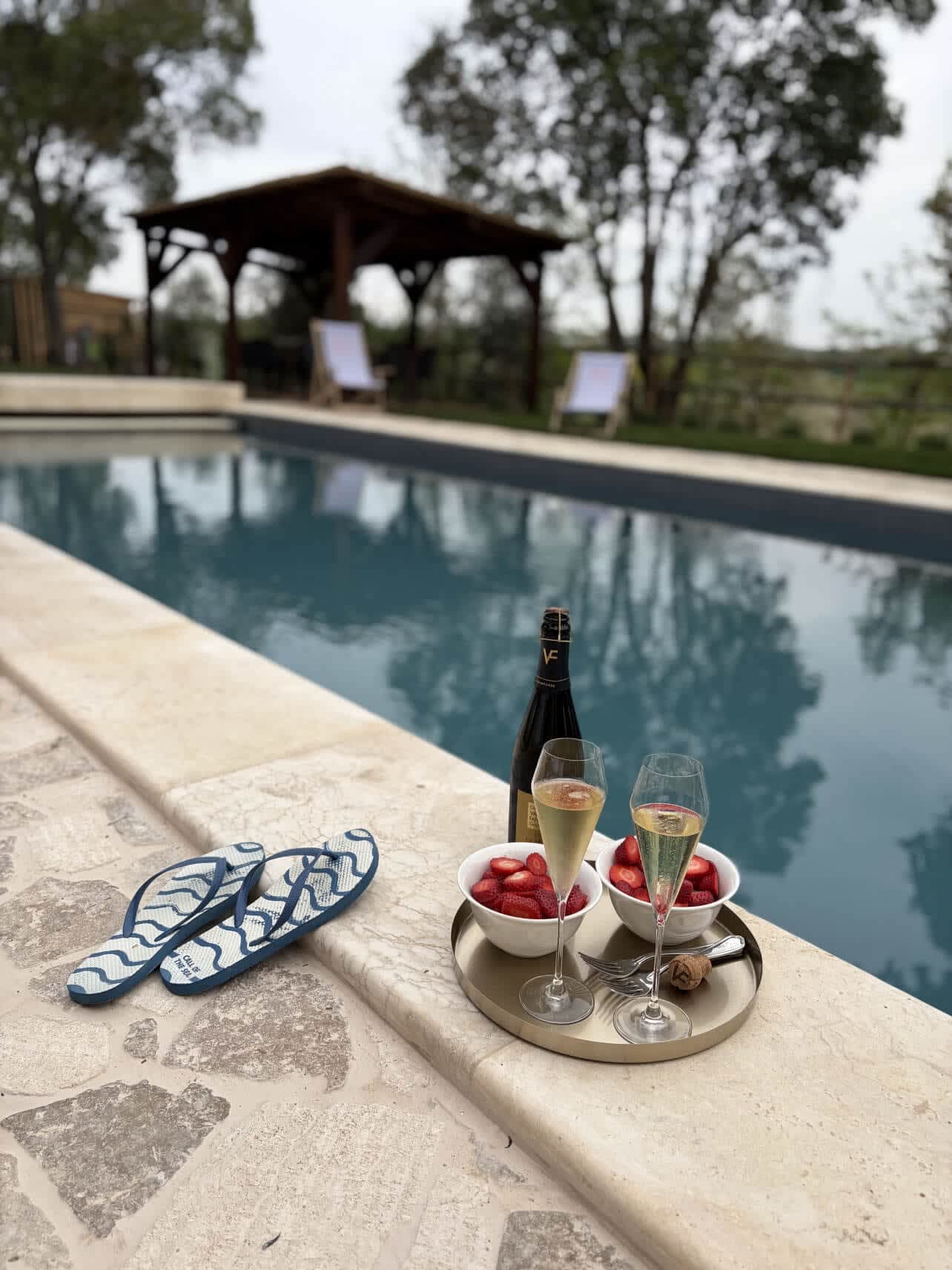 Villa Poggio d'Oro — prosecco by the pool
