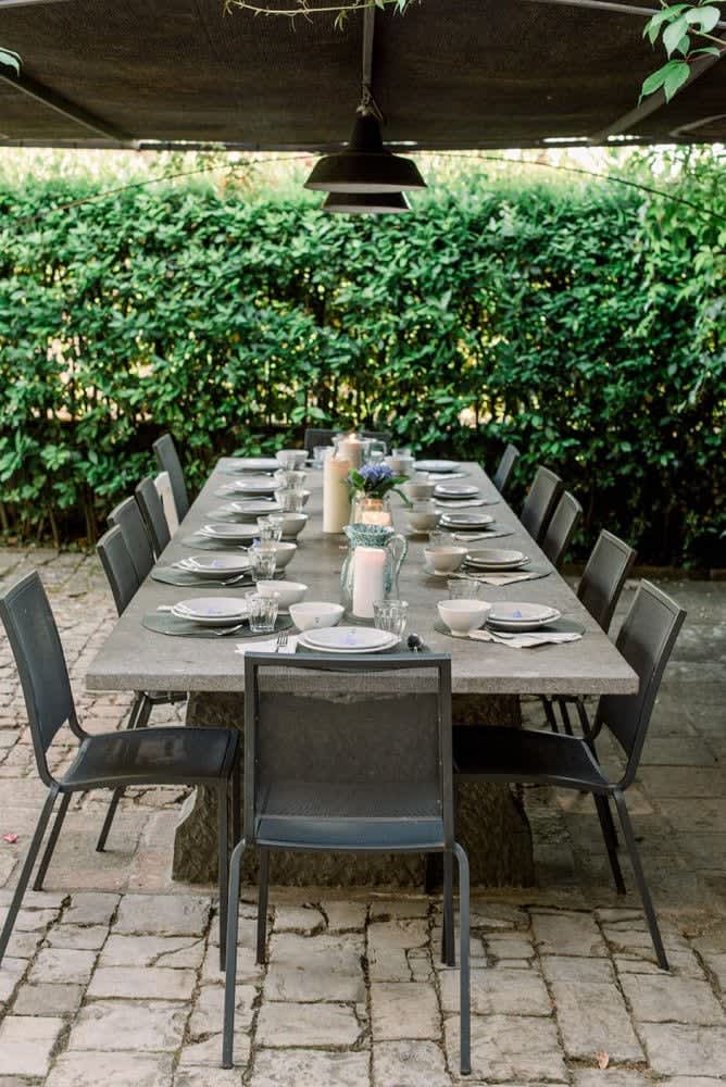 Villa Castellaro — the pergola table set for lunch