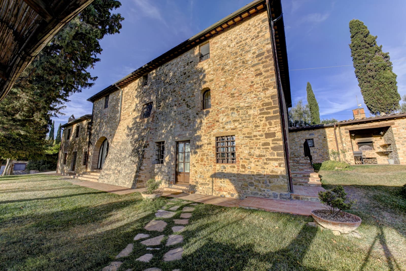 Villa Elle in Siena, Tuscany, photograph 57 of 65