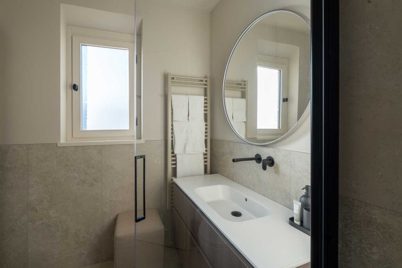 Tenuta Belvedere Estate: Tenuta Belvedere — a Suite Sole bathroom