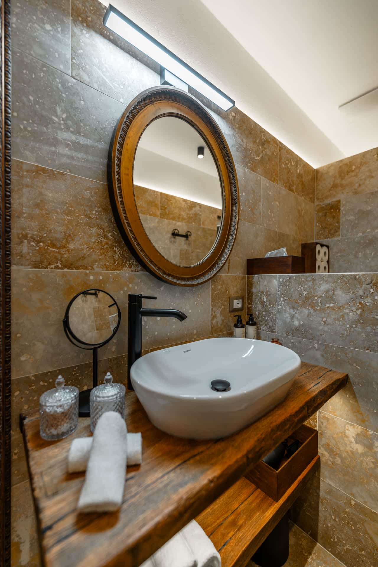 Villa Poggio d'Oro — a vanity with a round gilt mirror
