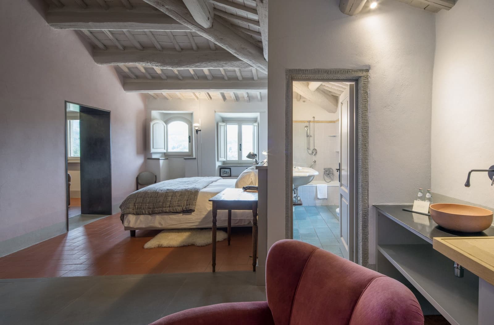 Casale Gherardi — a bedroom suite with en-suite bathroom