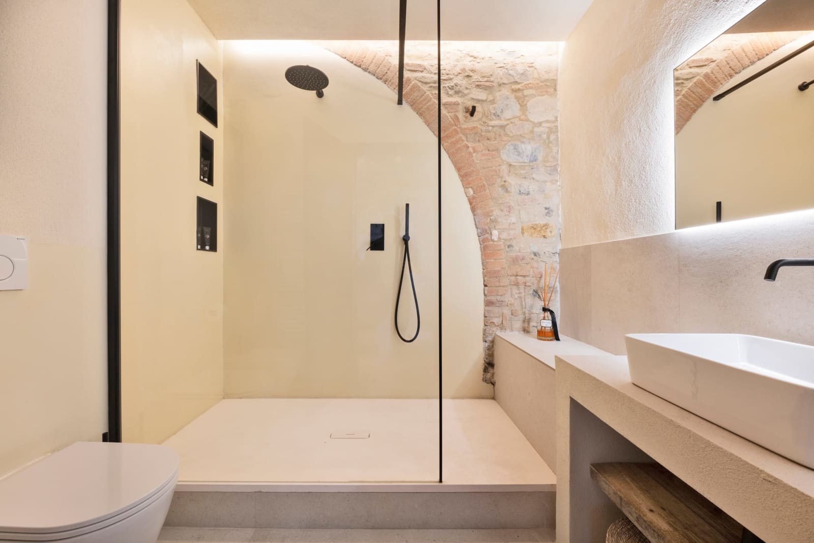 Villa Il Cellese — the Nicchie room's shower