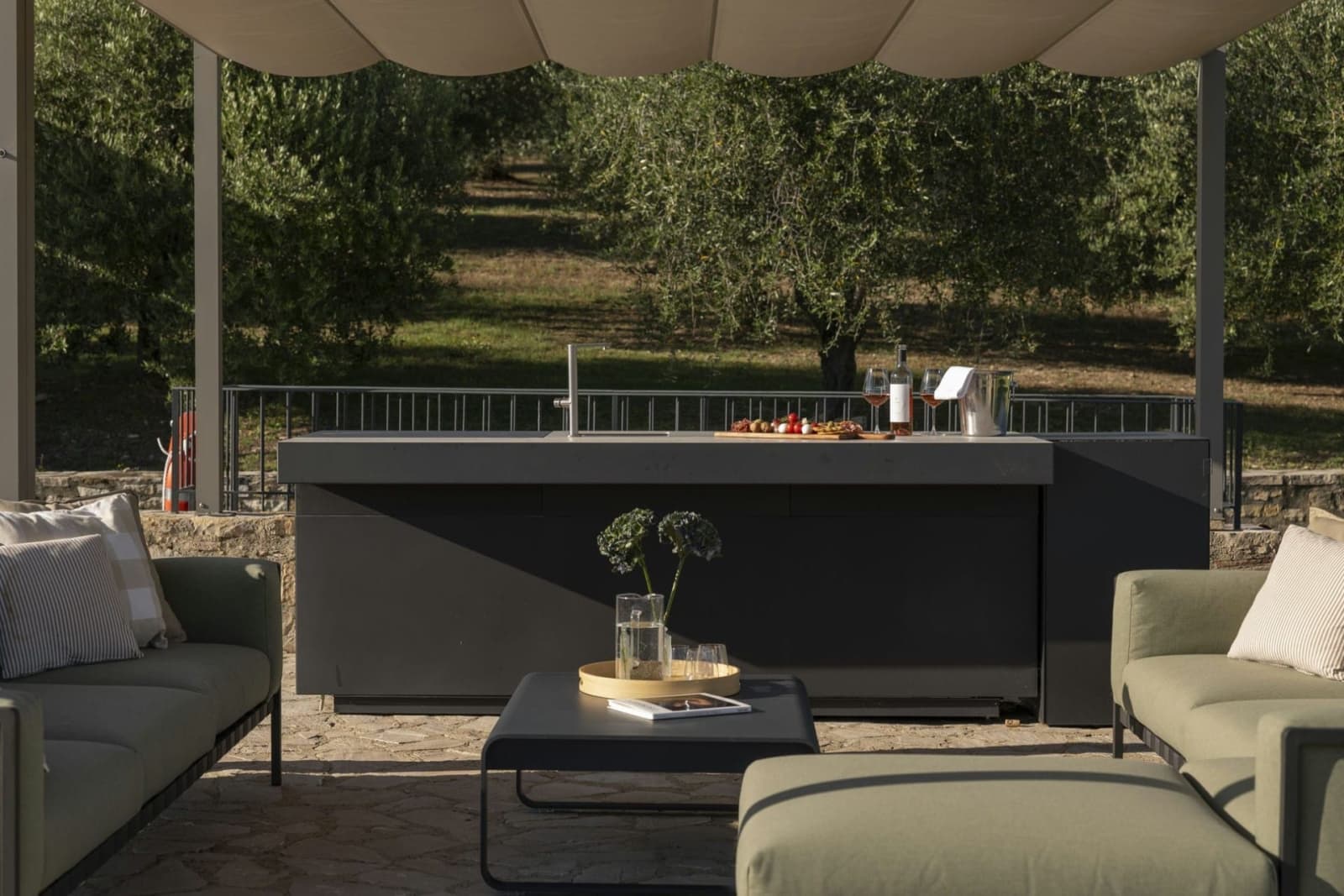 Villa Il Cellese — the pool bar and outdoor lounge