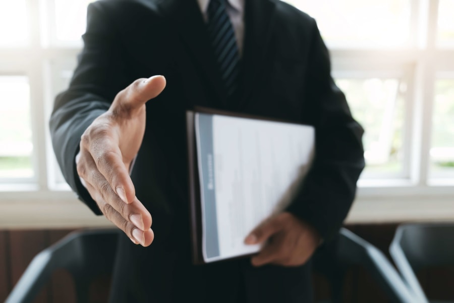 4 Important Factors to Consider Before Accepting a Job Offer