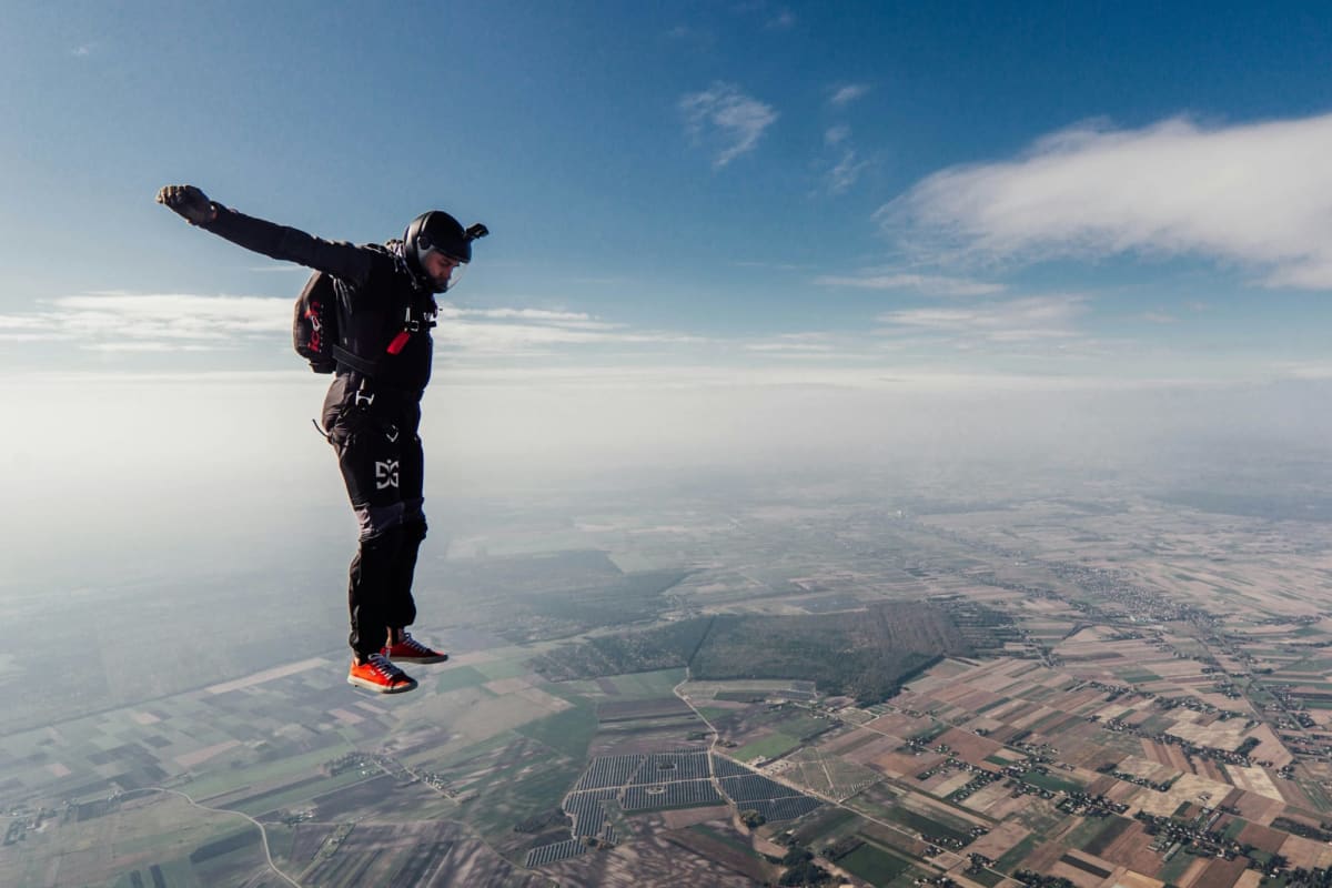 Vlucht in de vrijheid: de ultieme parachute ervaring - Nederland | Avontuur - Findmino