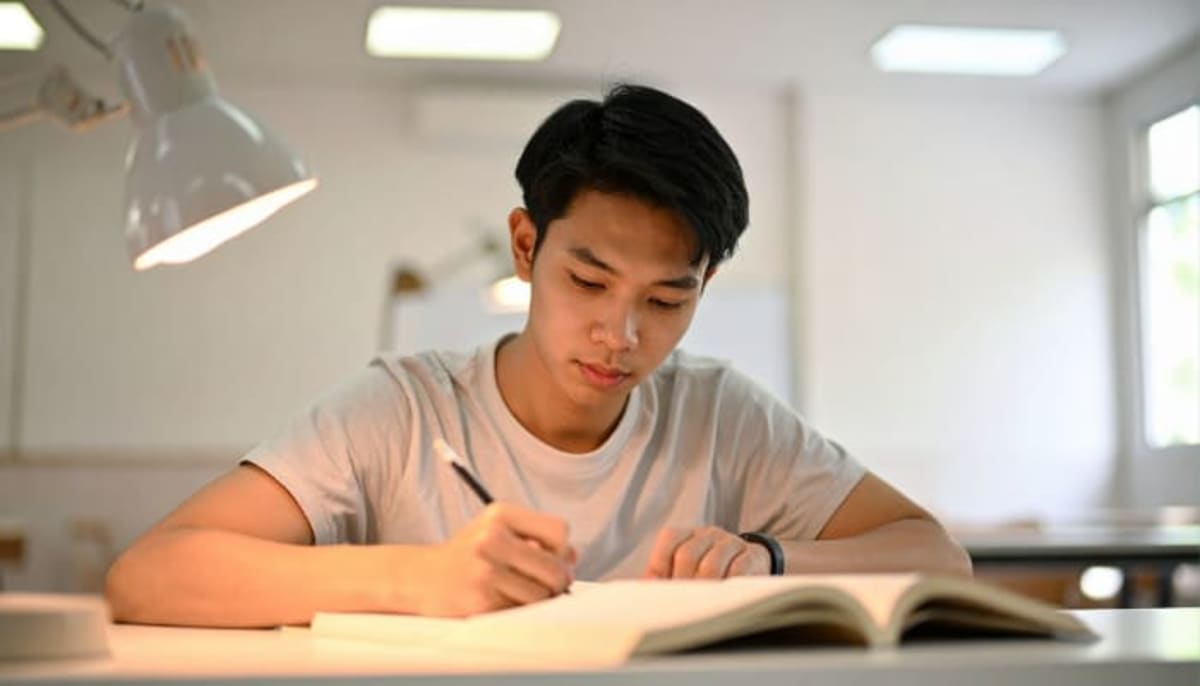 Hoe leer je een nieuwe taal zonder het schoolgevoel? - Nederland | Studeren - Findmino