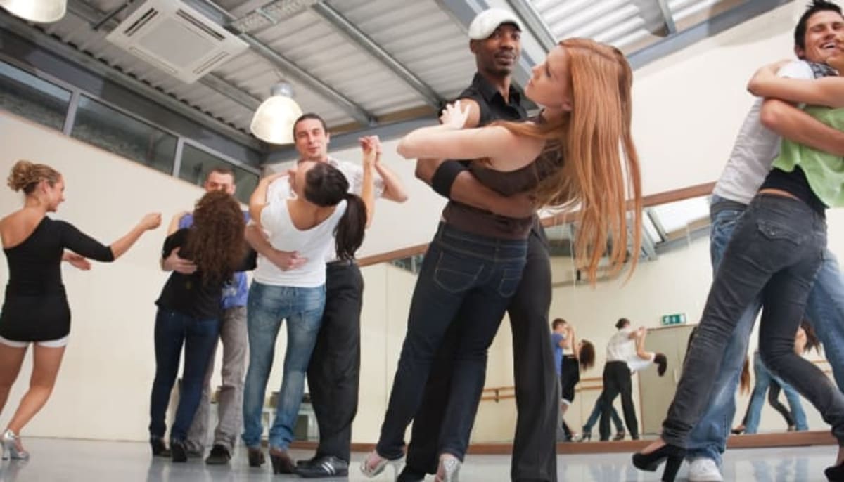 Salsa, de nieuwe zomerhobby waar iedereen mee kan beginnen - Nederland | Creatief - Findmino