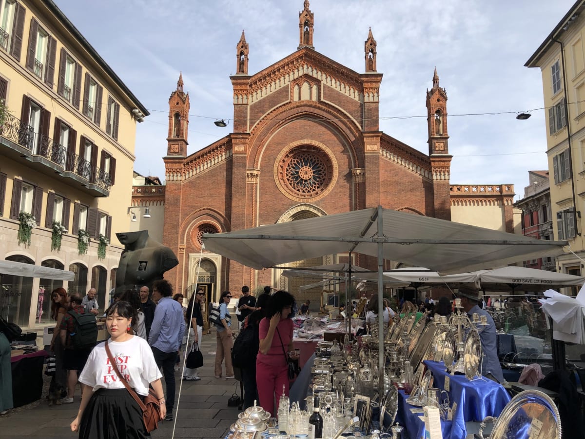 Private tour: Mercatino di Brera with local guide - Image 1