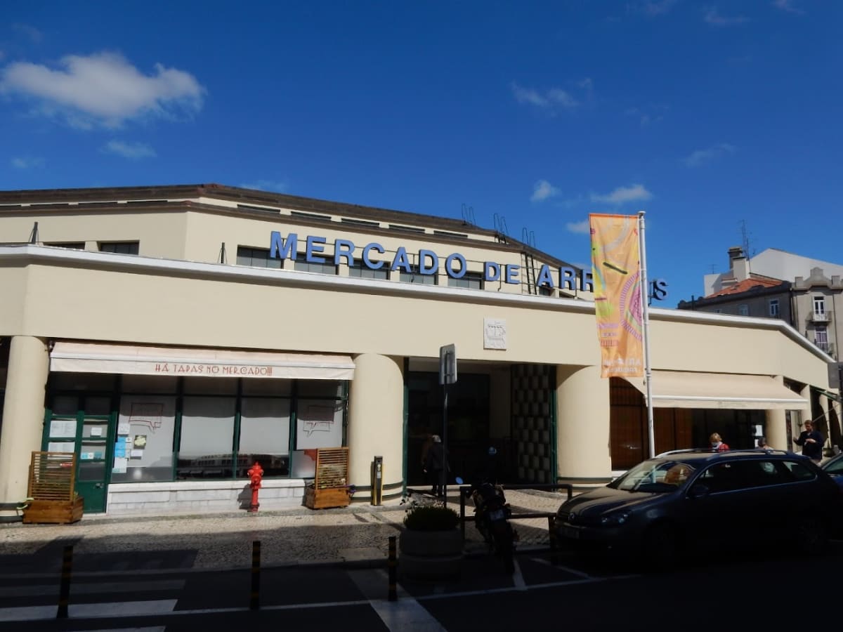 Private tour: Mercado de Arroios with local guide - Image 1