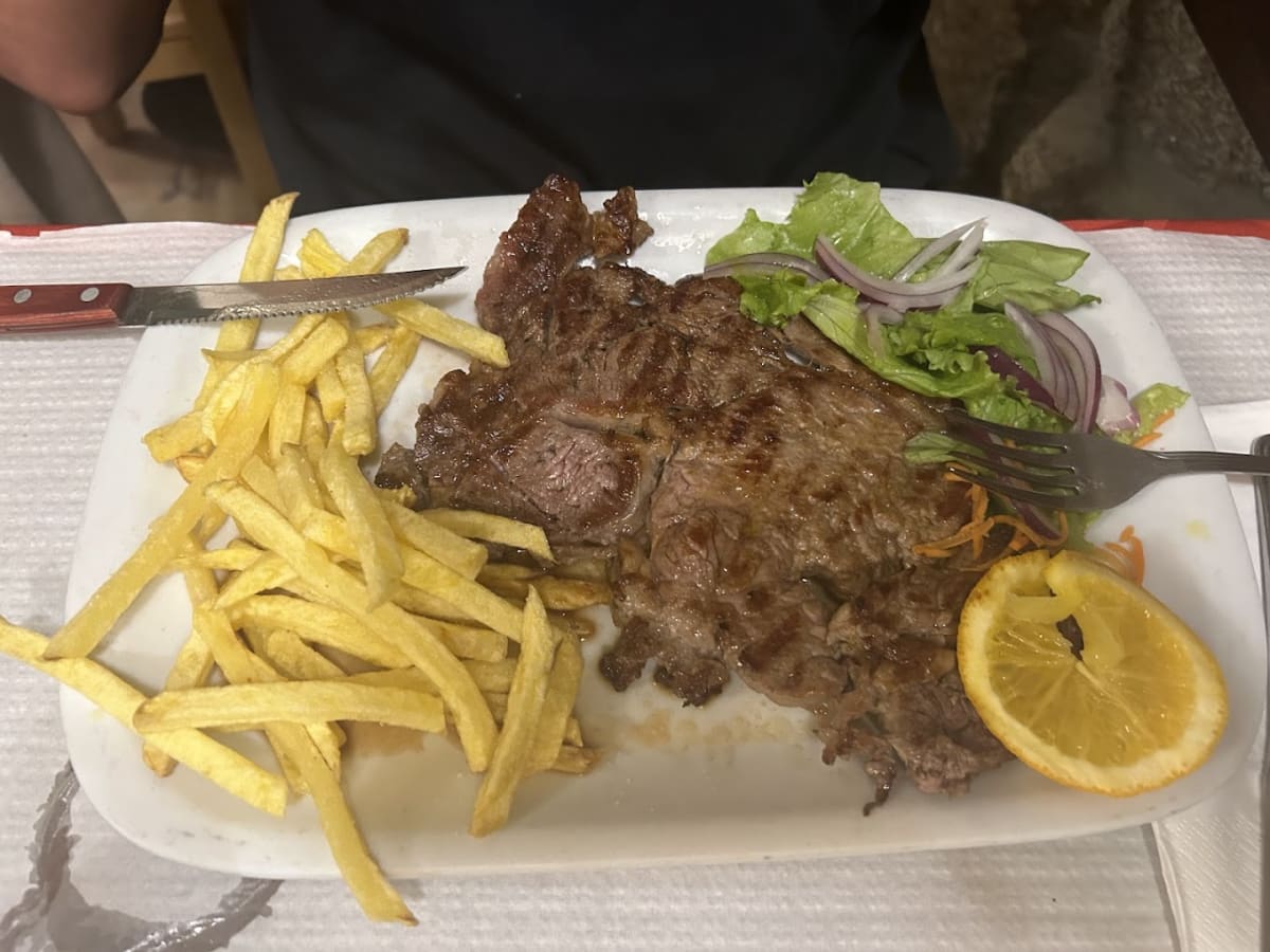 Private tour: Taberna de Santo António with local guide - Image 1