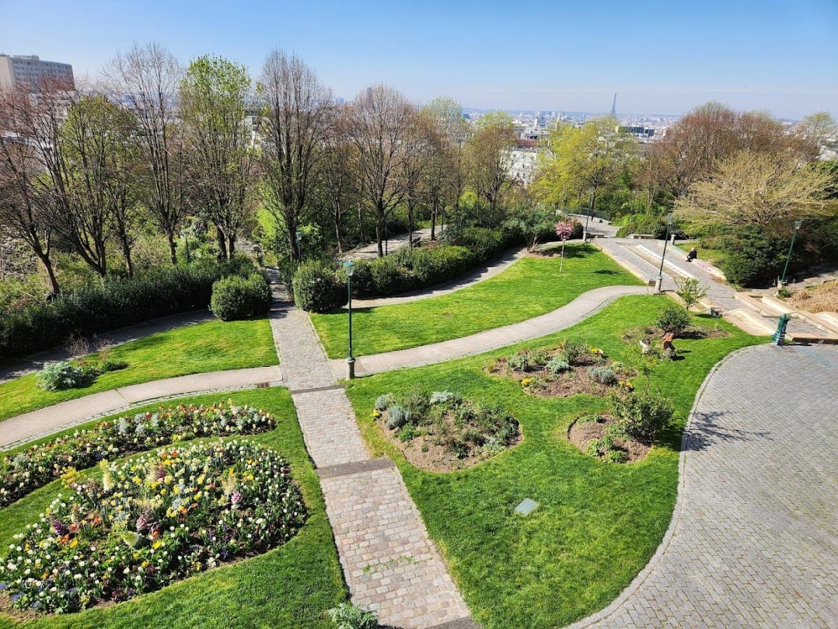 Private tour: Parc de Belleville with local guide - Image 1