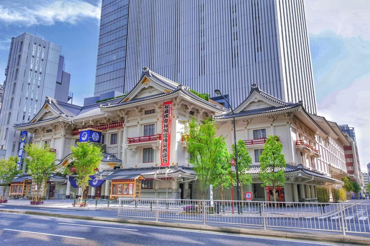 Private tour: Kabukiza Theatre with local guide - Image 1