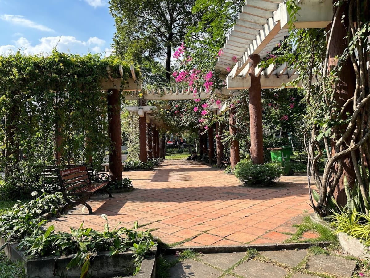 Le Van Tam Park