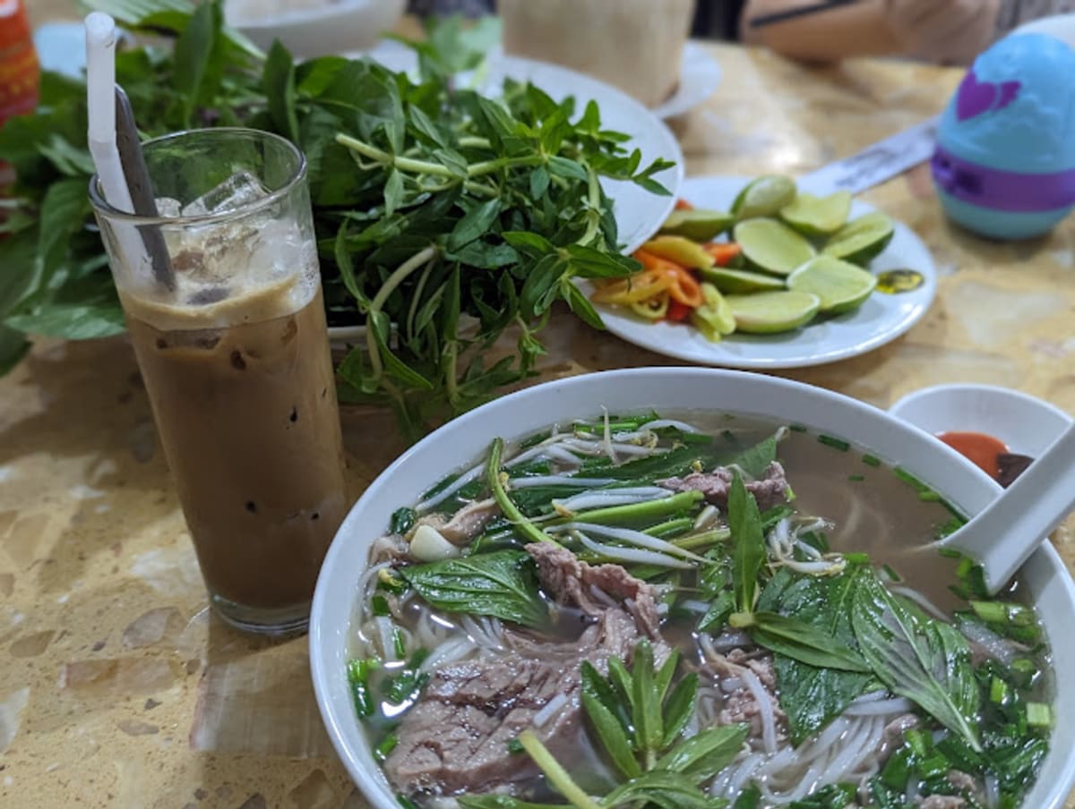 Private tour: Phở Hùng with local guide - Image 1