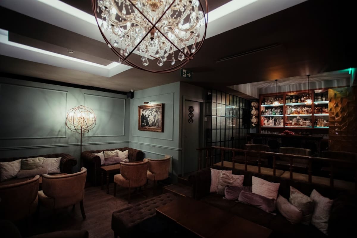 Private tour: Red Frog Speakeasy with local guide - Image 1