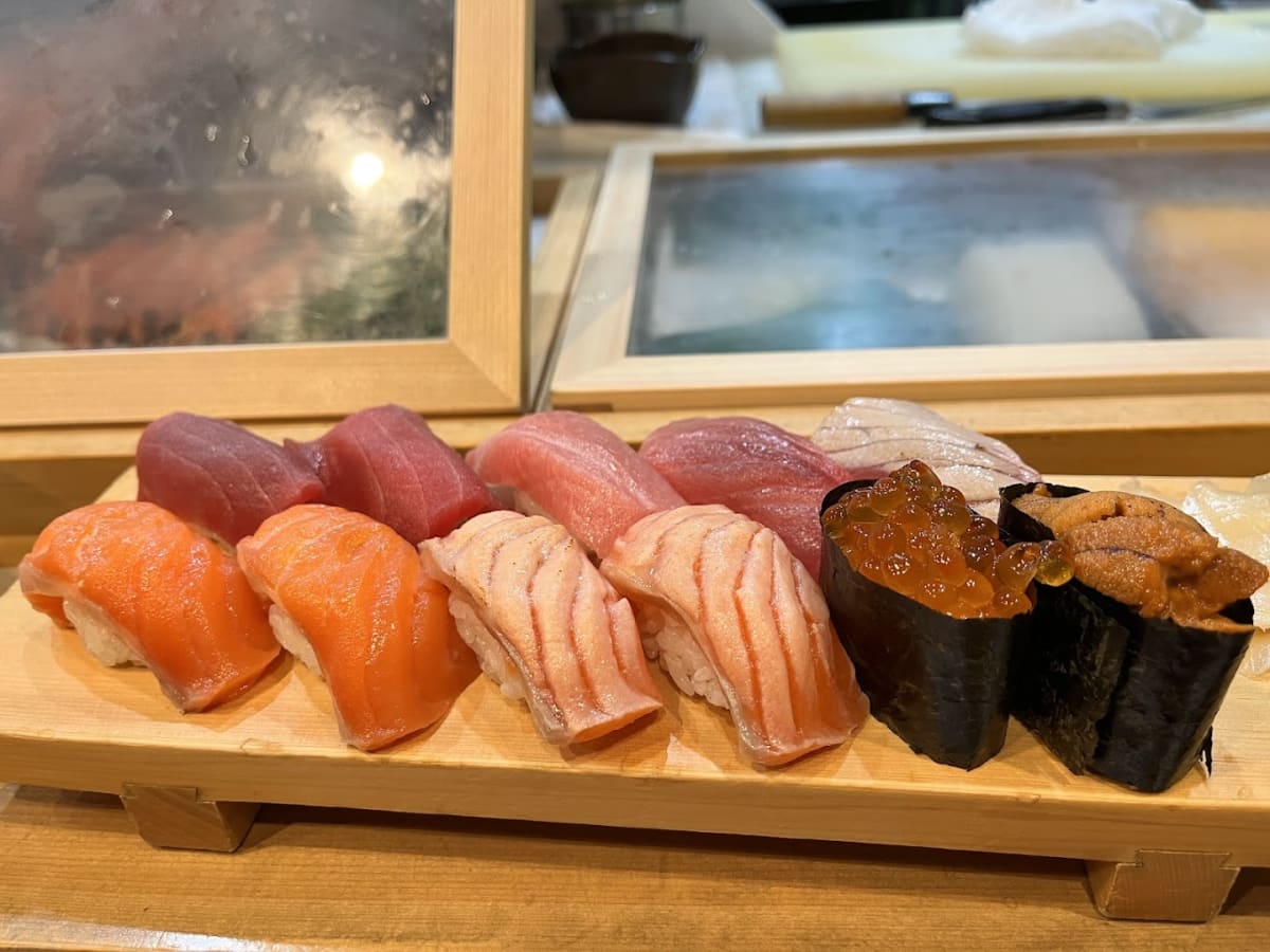 Private tour: Tsukiji Koromo Sushi with local guide - Image 1