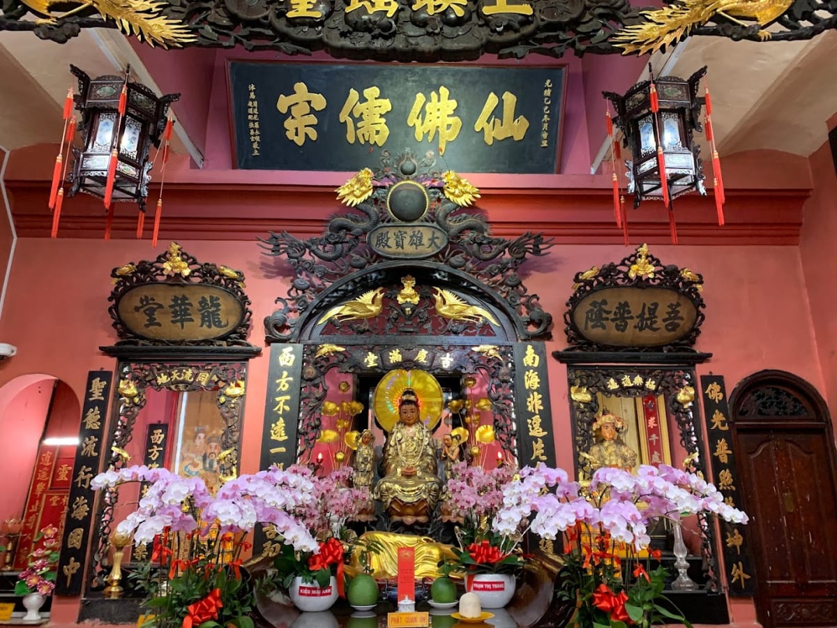 Chùa Ngọc Hoàng (Jade Emperor Pagoda)