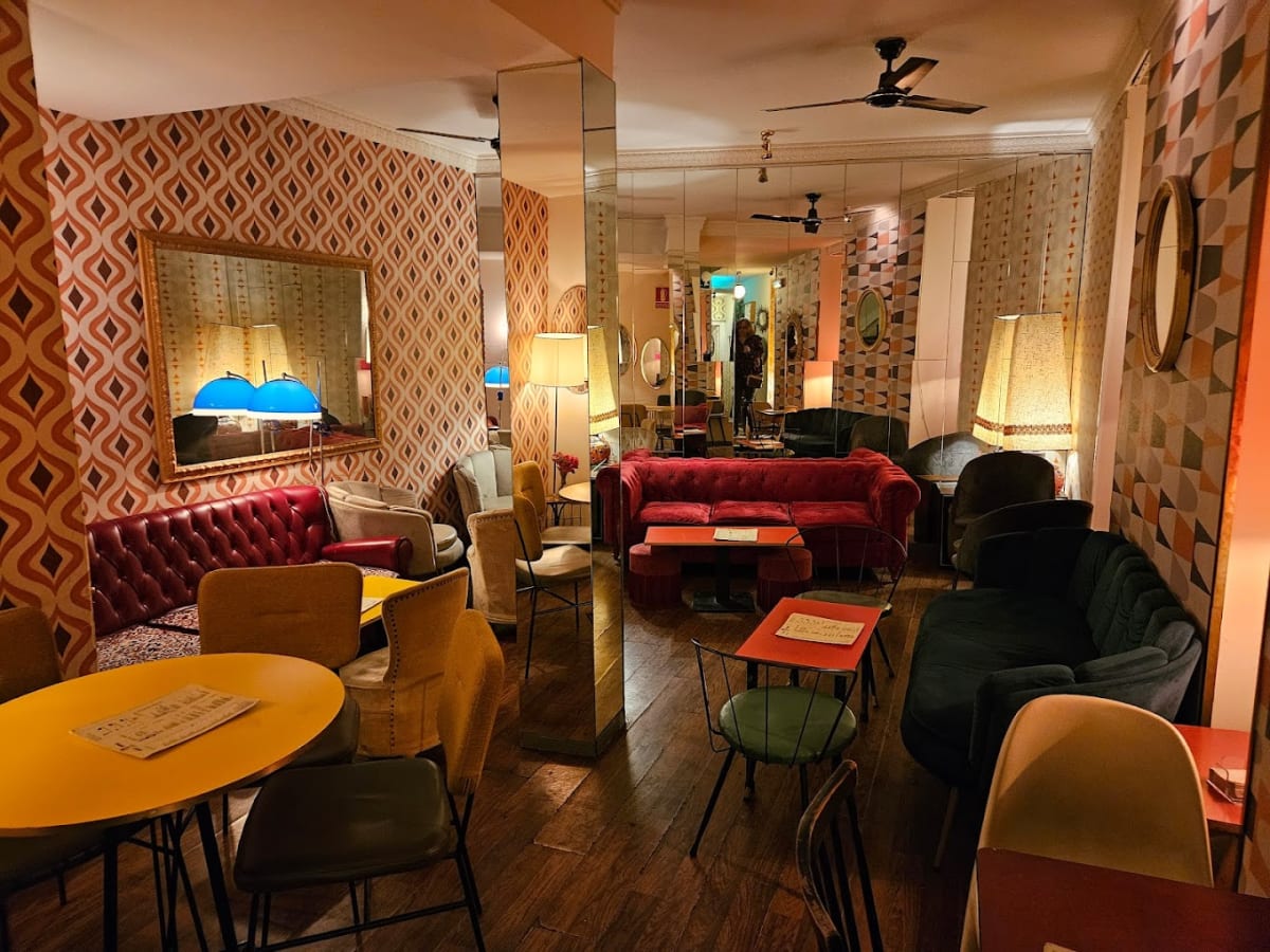 Private tour: Lolina Vintage Café with local guide - Image 1